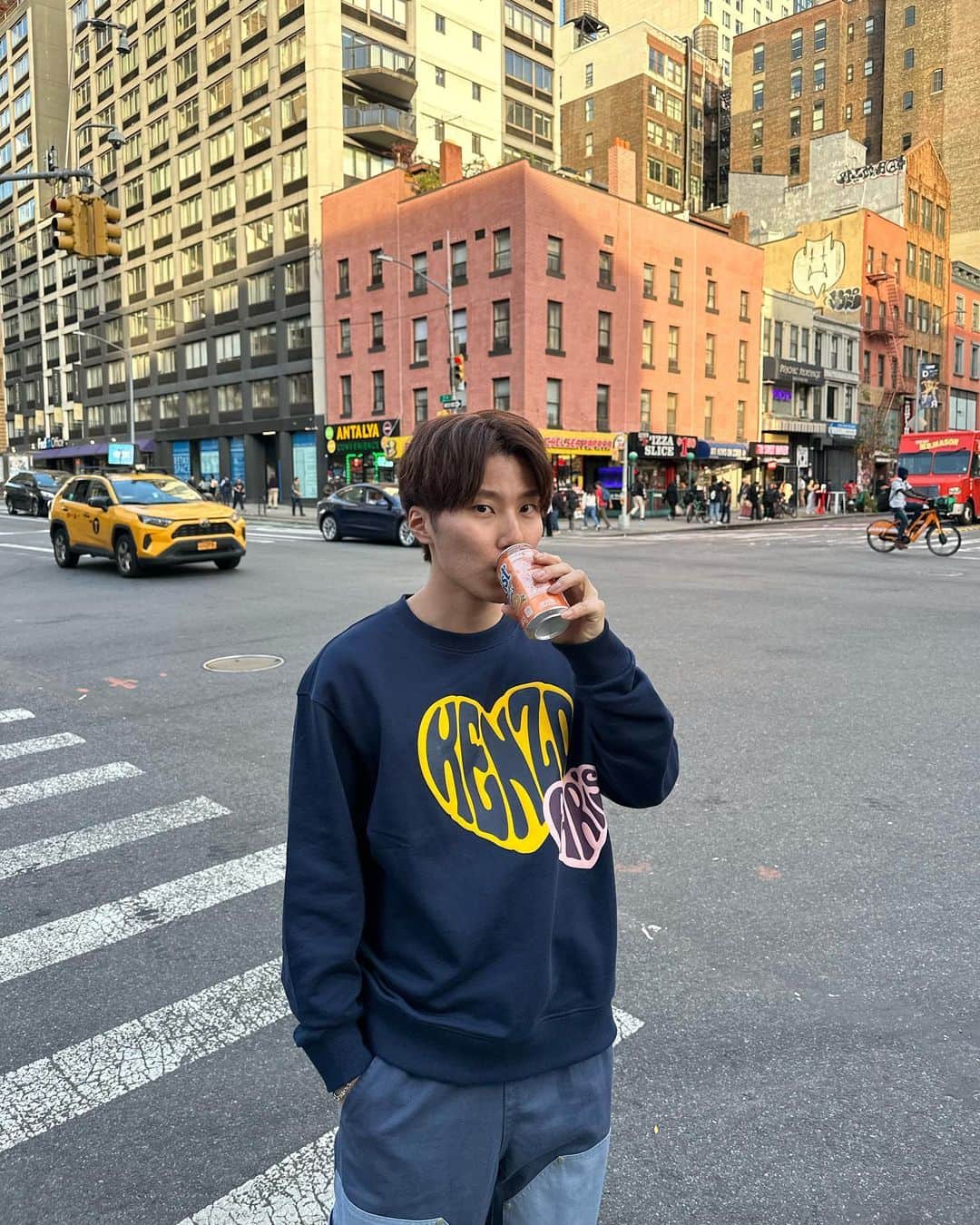 あむぎりのインスタグラム：「まだ載せてないNY写真いっぱいあった😂 髪色変わったけど良し…‼︎」