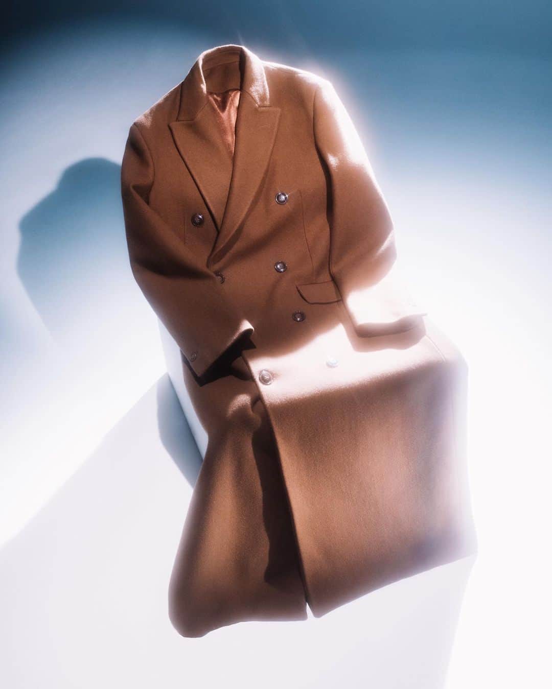 エイティーズのインスタグラム：「Welcome the holiday season with the double breasted Genesis wool coat in the new Pecan brown colorway.」