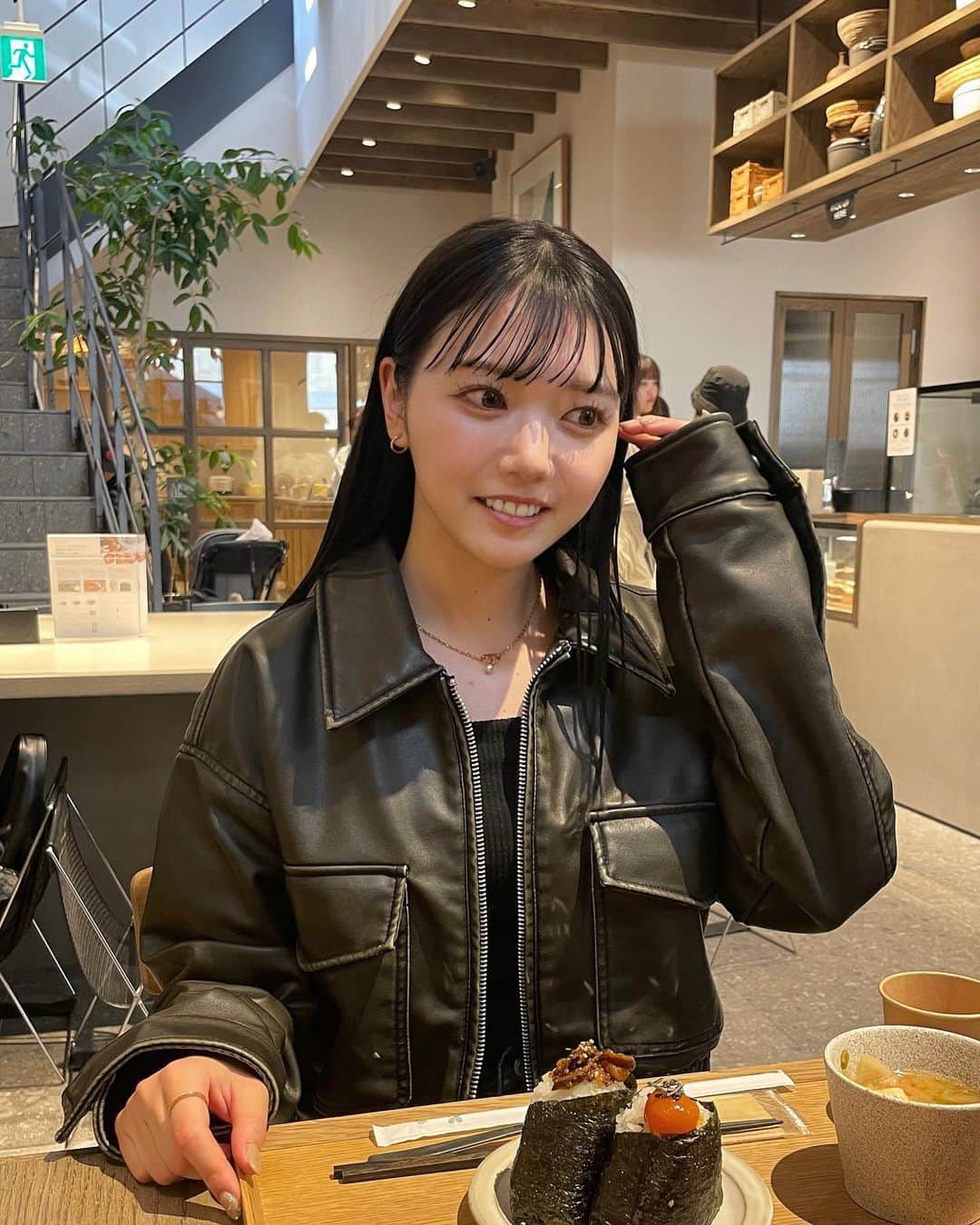日向未来さんのインスタグラム写真 - (日向未来Instagram)「. ゆずちゃん(@yuzuha_saeki )とランチデートしたときの🍽💕  喋りすぎてツーショ撮るの毎回忘れちゃうの( ; ; ) 次はどっちかが覚えたら撮ろうと思います。笑  ここのおにぎりが最っ高すぎて2人してリアクション大きめに ほっぺた落としてた😳🍙  #代官山カフェ #代官山ランチ  #vermicular #vermicularpotmadedeli」11月17日 21時27分 - mirai_hinata.official