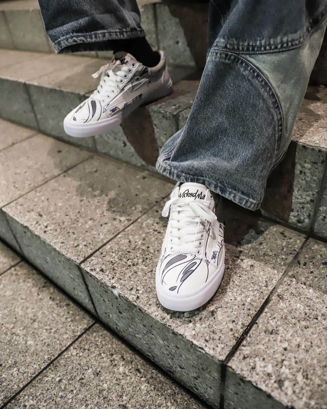 MG 脇【レペゼン地球】さんのインスタグラム写真 - (MG 脇【レペゼン地球】Instagram)「《Revenge Storm X Wicked Mate 発売》  11月19日(日)日本の音楽グループ・DJ集団のメンバーであるDJ脇(@mg_waki )が立ち上げたアパレルブランド「Wicked Mate」と「Revenge X Storm」のコラボレーションアイテムを発売致します。  11月19日(日)よりRevenge X Storm HARAJUKU STOREにて @wicked_mate_jp のPOP-UP STOREを開催致します。当日は『Wicked Mate』の商品も手にとってご確認頂けます。 ※商品は全て受注販売となります。  【受注販売日程】 2023年11月19日(日) 午前11:00 〜 2023年11月26日(日) 午後23:59まで『REVENGE X STORM ONLINE STORE』及び『Wicked Mate ONLINE STORE』にて受注販売いたします。 ※ REVENGE X STORM HARAJUKU店舗での販売はございません。商品確認後、オンラインストアにてご注文をお願いします。 ※コラボレーション商品の発送予定はご注文より約3か月後となります。また、配送の日時指定も不可となっております。 ※『Wicked Mate』の商品に関してのお問い合わせは『Wicked Mate』へ直接お問い合わせください。  【POP UPイベント日程】 2023年11月19日(日) 午前11:00〜 『REVENGE X STORM HARAJUKU STORE』にて開催 🔸Wicked Mate X Revenge X Storm 及び Wicked Mateの商品をご希望のお客様は 2023年11月19日(日) 午前10:30〜 RevengeXStorm HARAJUKU STORE @revengexstorm.harajuku 店舗前にお越しください。  ※当日の状況により整理券を配布させて頂きます。 ※当日の状況によりポップアップイベント参加人数に制限を設けさせて頂きます。 ※当日の状況によりポップアップイベントにご参加頂けない場合がございます。  【実店舗でのイベントに関する注意事項】 ■午前10:30より前に店舗にお並びいただくことをお断りさせていただいております。また、前日や早朝からお並び頂くことは一切お断りいたします。 ■早くお越しいただいても指定の時間に改めてお越しいただくことをお願いする場合や、整理券を配布させていただく場合がございます。 ■整理券は入店の順番を決めさせて頂くものです。 ■整理券には枚数に限りがございます。お渡しできない場合もございますのでご了承ください。 ■商品受注販売です。当日商品のお渡しはございません。 ■迷惑行為や不正行為が見受けられた場合は入店をお断りさせて頂きます。 ■スタッフの指示に従って頂けない場合は入店をお断りさせて頂く場合がございます。 ■店頭状況により、入店人数を制限させていただく場合がございます。 ※当日の状況によって販売方法を変更させて頂く場合がございます。予めご了承ください。  【ONLINE STOREでの受注販売に関する注意事項】 ■Wicked Mate X Revenge X Stormの商品は受注販売となります。 ■注文確定後のお客様都合による商品の返品、返金、交換、又は注文のキャンセルは一切受け付けておりません。注文内容をよくお確かめの上、注文を確定してください。 ■商品は順次発送となりますが、注文が混雑した場合は通常よりも商品到着にお時間をいただくことがございます。予めご了承下さい。 ■注文完了後の配送先の住所不明や住所不備に関しましては自動的にキャンセル・返品となる場合がございます。予めご了承ください。 ■決済内容によっては悪用の懸念が生じる場合がございます。悪用の懸念が生じた際は、お客様の安全性を確保する為に自動的にキャンセルとなる場合がございます。予めご了承ください。 ■ショッピングカートに商品を入れた段階では在庫は確保されておりません。注文を完了した時点で在庫が確保されますのでご注意ください。 ■トラブル防止の観点から、複数の注文をまとめて配送するなどの対応はしておりません。配送料や手数料などにつきましては、注文ごとの適用となります。あらかじめご了承ください。  【商品情報】 WICKED PLUS ¥19,800 (TAX INCLUDED)」11月17日 21時28分 - mg_waki