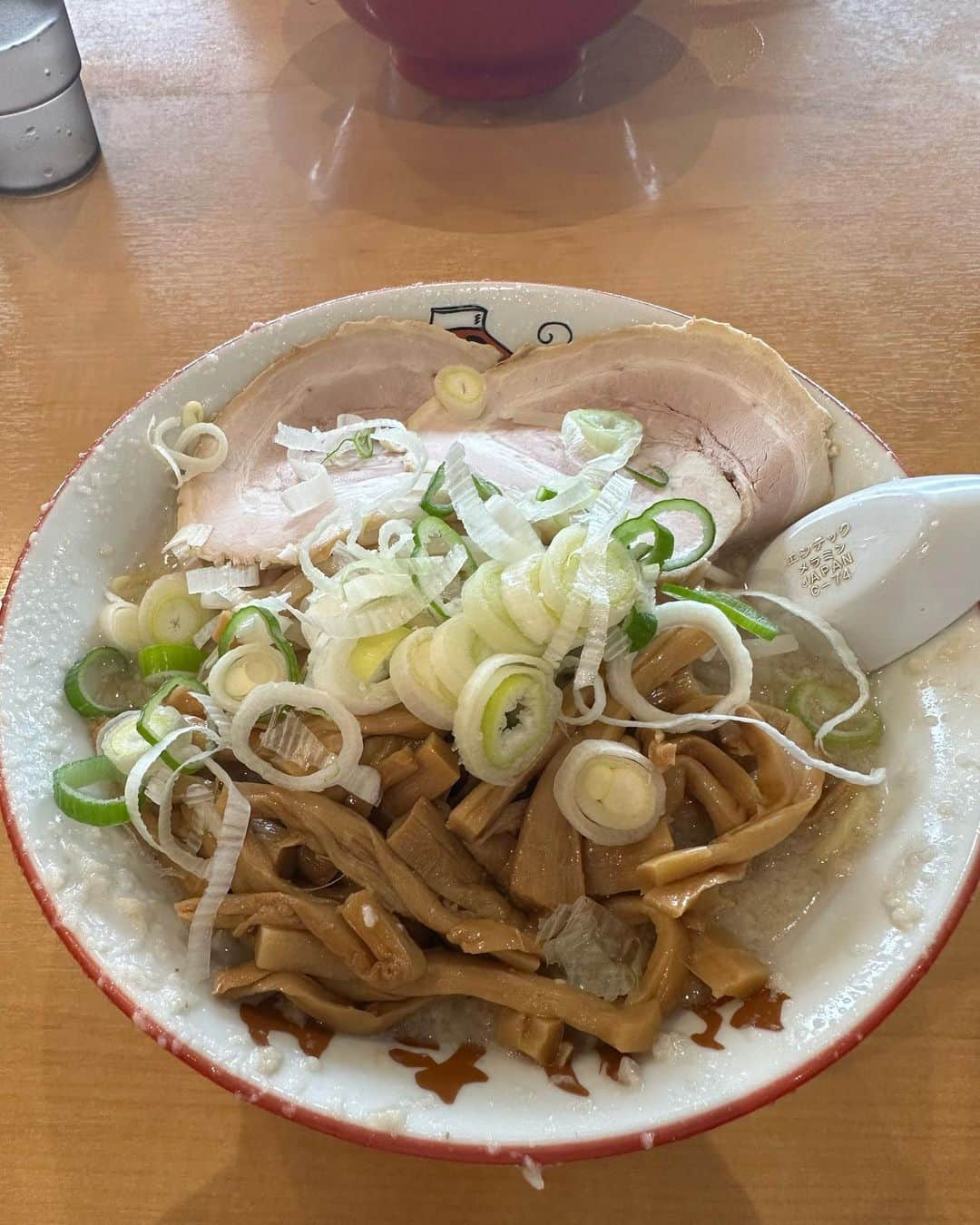 丸山桂里奈さんのインスタグラム写真 - (丸山桂里奈Instagram)「今日の食べ物。 離乳食そろそろ3回かな？⭕️ お仕事終わり帰宅したので、夕方くらいに食べさせました😍 左から私から見て左！たらと野菜ひき肉あんかけ、右上私から見たら右上！雪下にんじん豆腐、左斜め下、私から見たら左斜め下！ブロッコリーと納豆のおかゆ、右斜め下！私から見たら右斜め下！かぼちゃミルク🍼🎃 そしてどう見ても正々堂々といる背脂ラーメン🍜なりたけさん。 美味しすぎた〜🍜🍜🍜今日も最高の一日。私背脂ちゃっちゃラーメン好きです😊おすすめあればみなさま教えてくださいねっ😍  #今日の一日 #離乳食夕方 #メニューはいつも違う #なるだけ多く食べさせたい #また作らないと #明日頑張ろうかな #お仕事終わりに背脂チャッチャ #美味しかった #背脂ずき #また行きたい #また明日もハッピーday #いい意味で #インスタバエ」11月17日 21時31分 - karinamaruyama