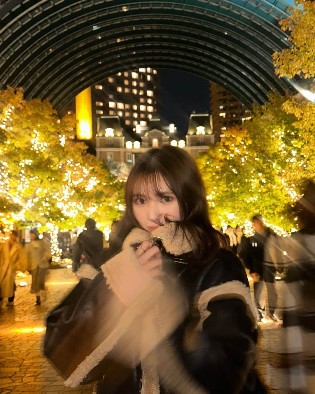 山口綺羅さんのインスタグラム写真 - (山口綺羅Instagram)「今年初イルミっ🎄✨  街中がキラキラしてて冬を感じた。。。🧤🤍 ﾜｸﾜｸ  @spiralgirl_official さんのジャケット モコモコでお気に入りっ🎶  #イルミネーション  #キラキラ  #spiralgirl #山口綺羅」11月17日 21時34分 - girls2_kira_official