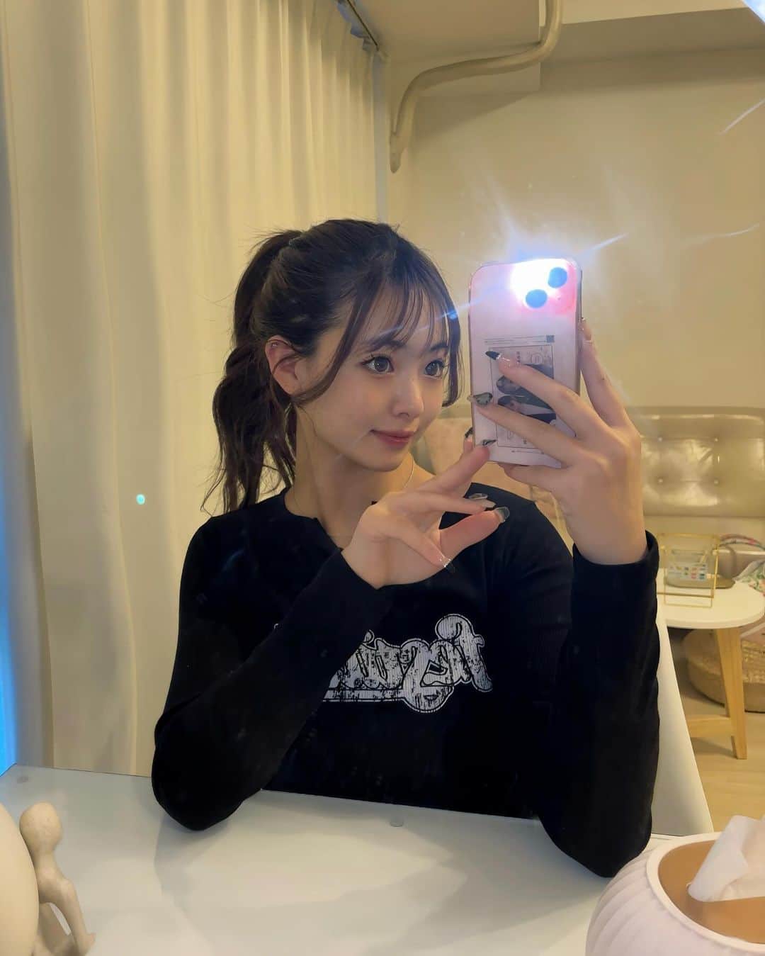 のインスタグラム：「. @twinqle_salon 💆🏻‍♀️♡ 初めての、光フェイシャル 受けてきました✨ リフトアップ、肌質改善、透明感 3つの効果があって嬉しい👀  ありがとうございました!  是非良かったら行ってみてね·͜· ︎︎」
