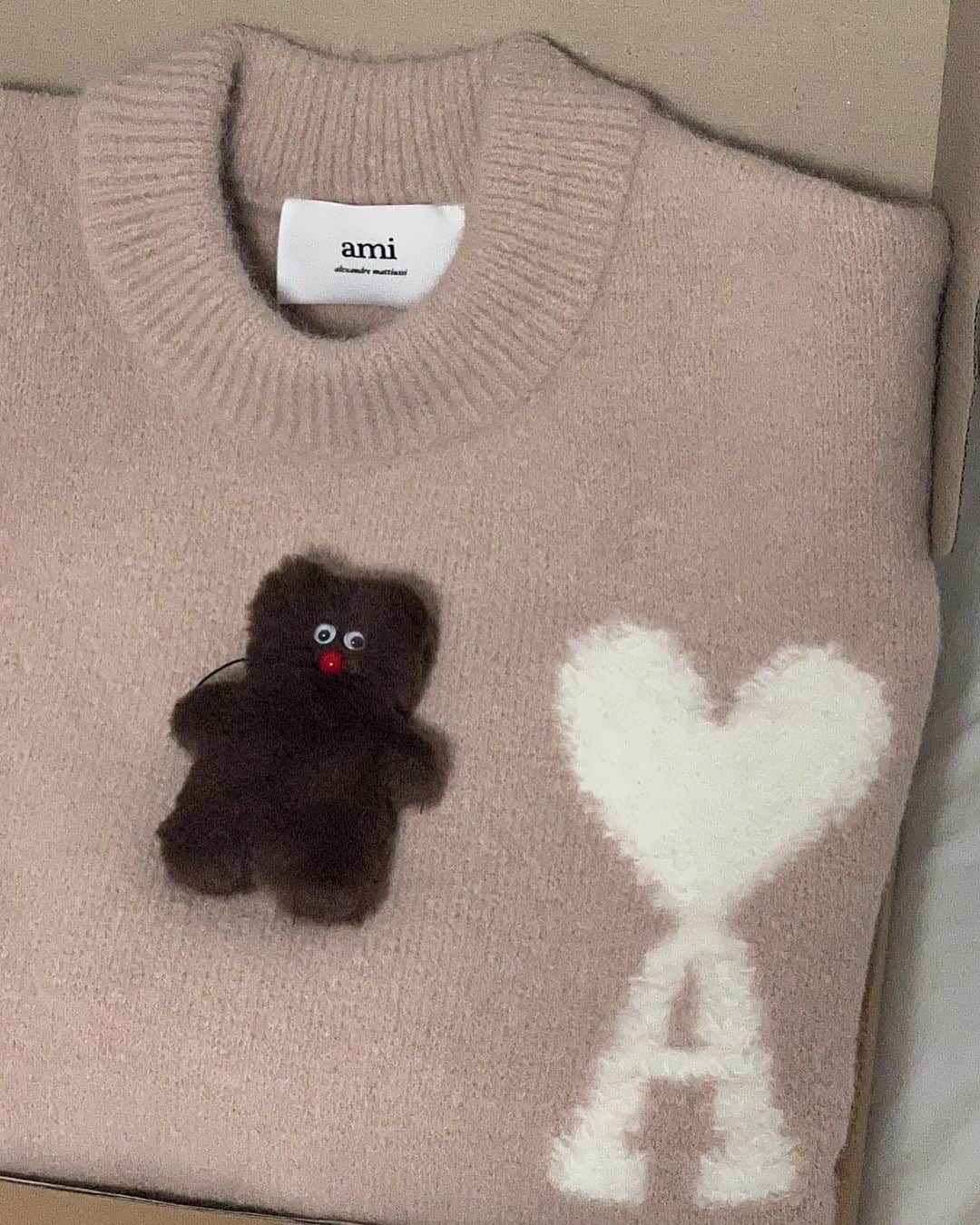 岡元優香さんのインスタグラム写真 - (岡元優香Instagram)「.  @amiparis  ベビーピンクの かわいいニット🤍  #amiparis  #knit」11月17日 21時51分 - ___o3yuka._