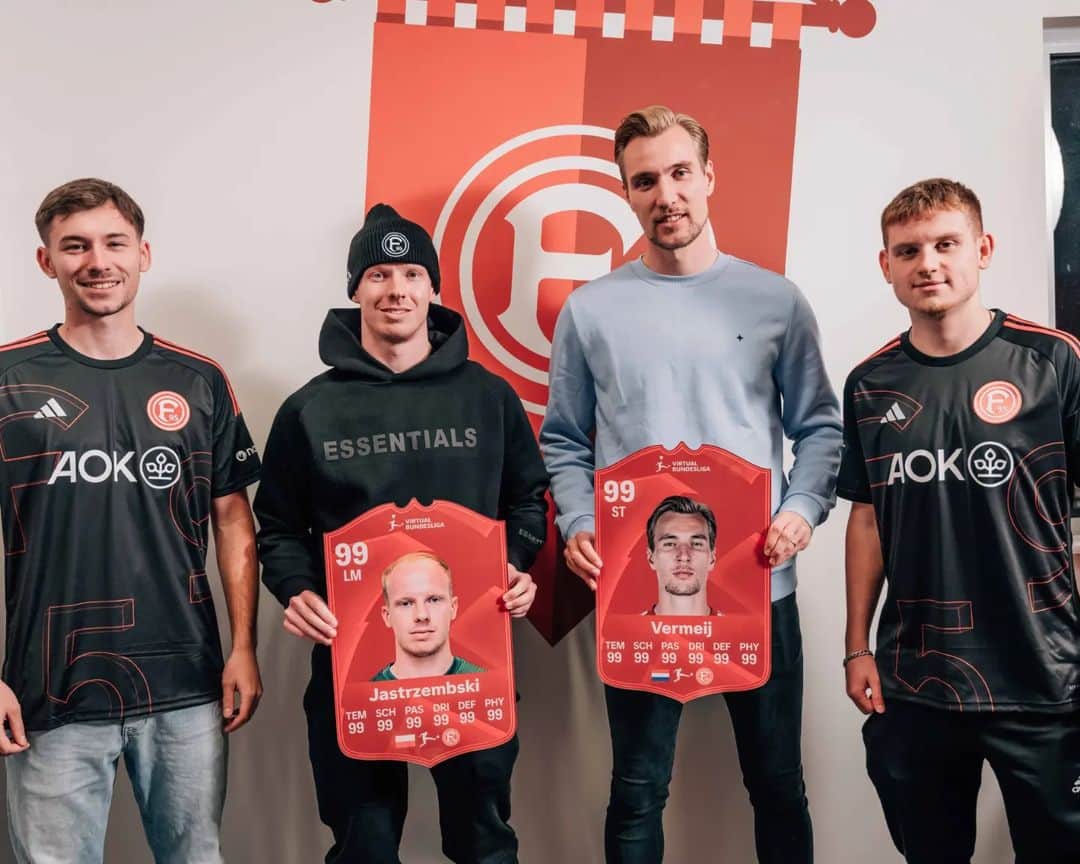 フォルトゥナ・デュッセルドルフのインスタグラム：「Unsere Power-Items für die @virtualbundesliga 2023/24! 🤩 Alle Teams dürfen mit zwei 99er-Karten antreten. Wir gehen mit @vinvermeij und @dennisjastrzembski ins Rennen! 🔴⚪️ Morgen ab 17:00 Uhr starten wir in die Saison! 🎮 • • #f95 #fortuna #f95Gaming #vbl #virtualbundesliga #poweritems #vermeij #jastrzembski」