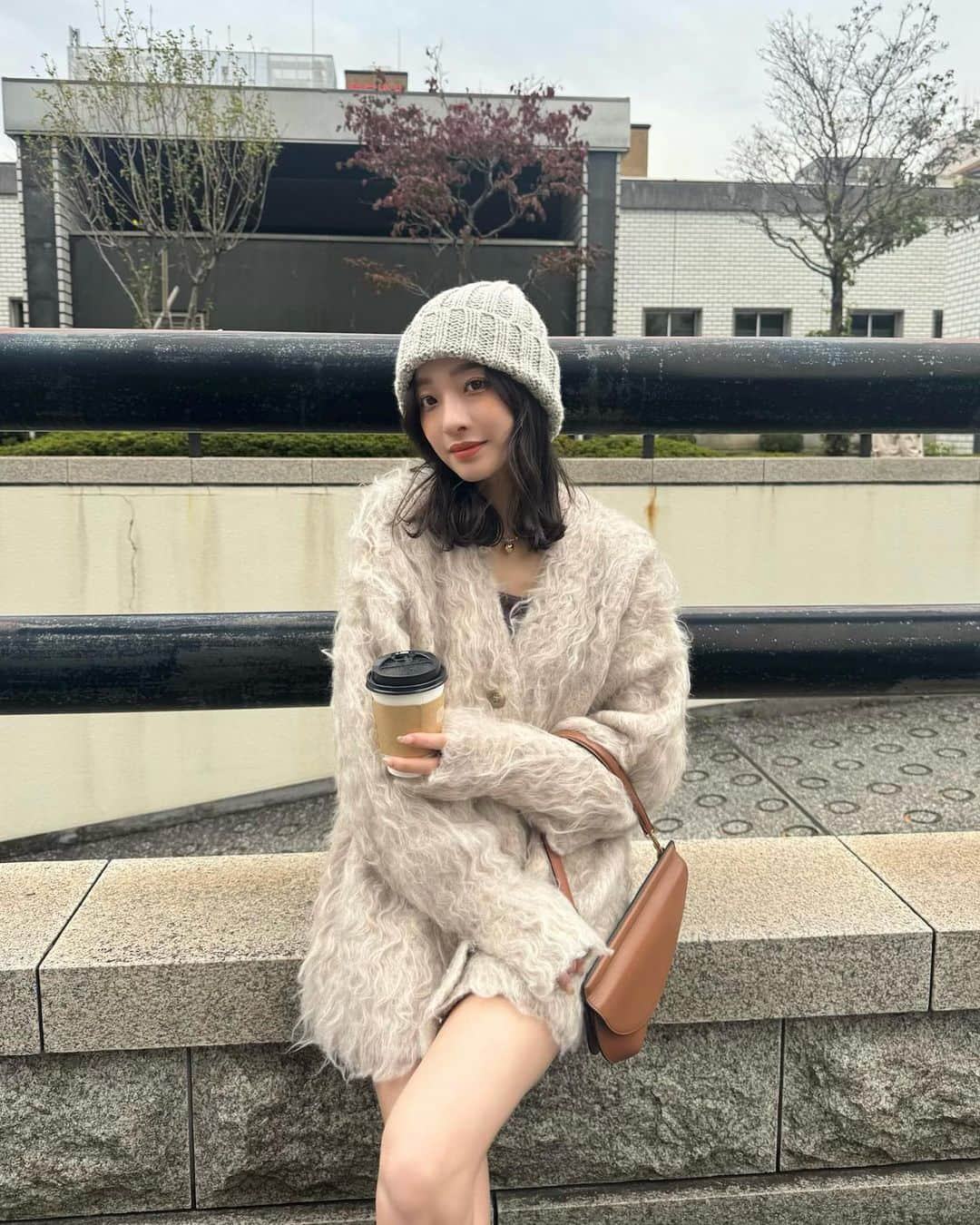 大和屋穂香（ほのちぃ）さんのインスタグラム写真 - (大和屋穂香（ほのちぃ）Instagram)「すっかり冬だね、⛄🧣🧊 #ほのクローゼット   knit @the_toe_official  knit hat @trunc88_official  bag @dreabasaa_official  boots @ugg」11月17日 21時47分 - honochii0919