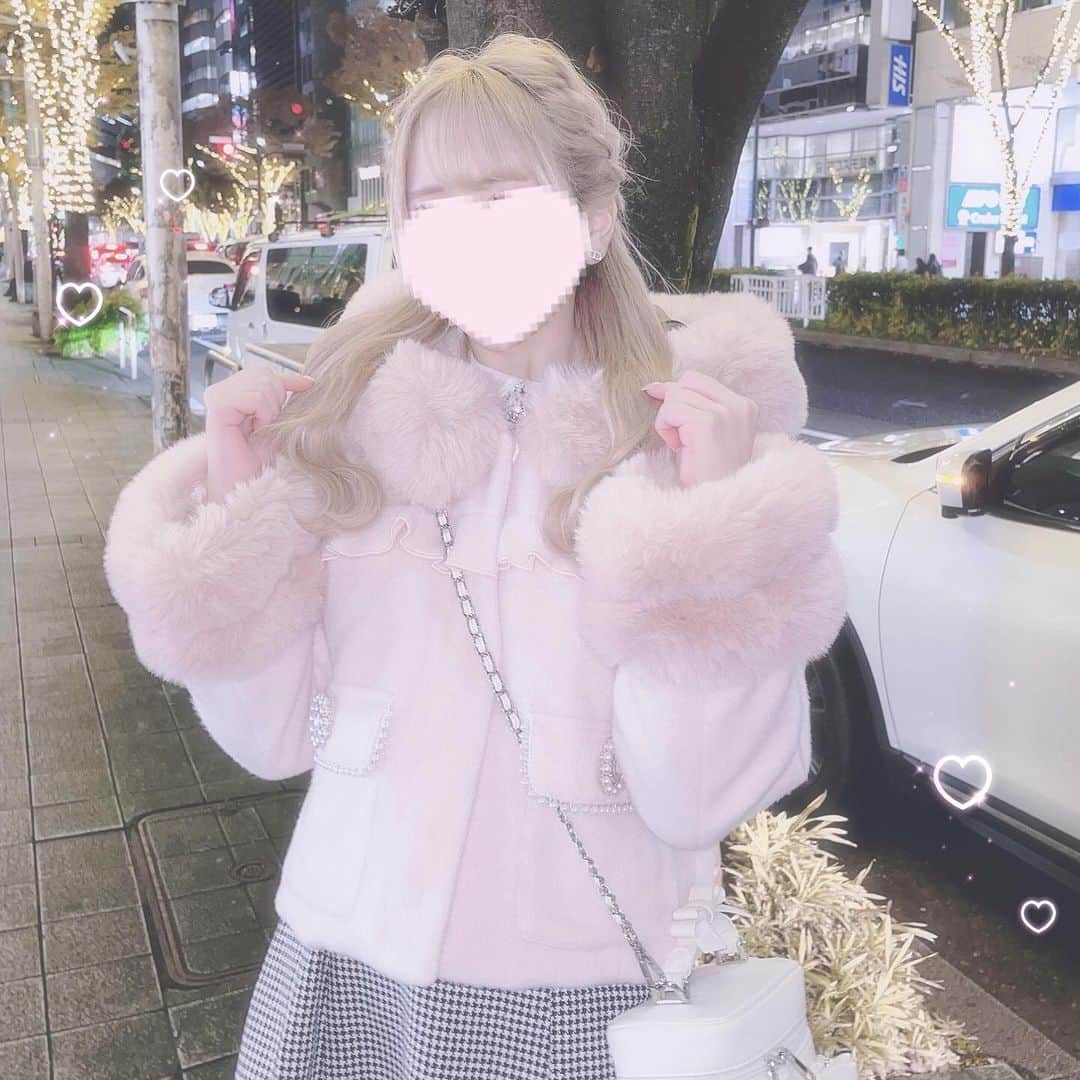 さきまるちゃんのインスタグラム：「寒すぎて今年初コート着たよU т ̫ т )ﾉ MARS(@marsofficialjapan)のショートコート‪‪❤︎‬ ファーが大きくてパールがたくさんついてるところがお気に入りっ.ᐟ‪  #pr #量産型コート」