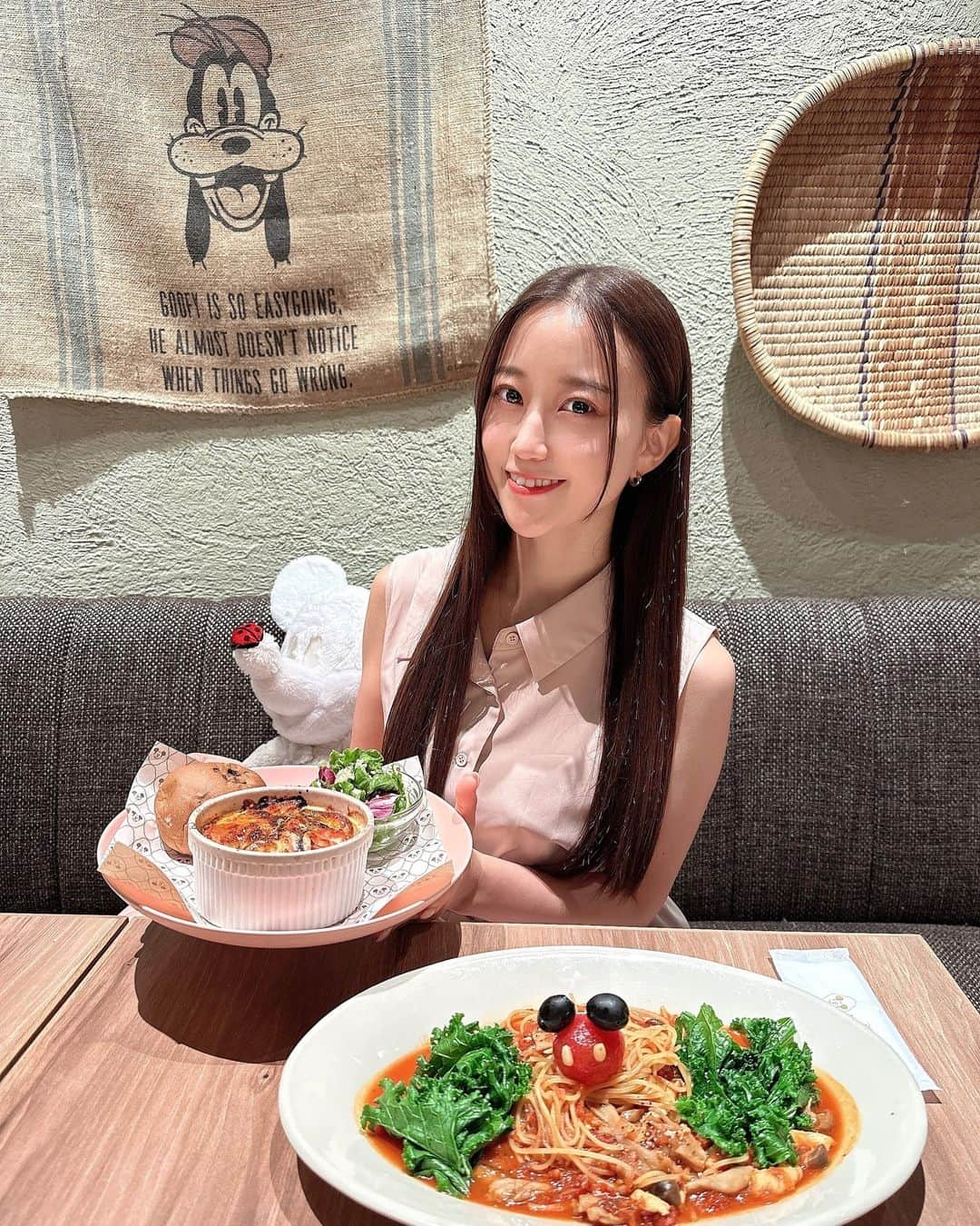 あいりのインスタグラム：「🍴 渋谷ヒカリエにある『ディズニーハーベストマーケット』🍝💗  ご飯もスイーツもドリンクも全部可愛かった🥺♡  横浜にもあるから今度行きたいなぁ⚓️  #渋谷#渋谷ヒカリエ#ヒカリエ#ディズニーハーベストマーケット#Shibuya#フリーモデル#渋谷ランチ」