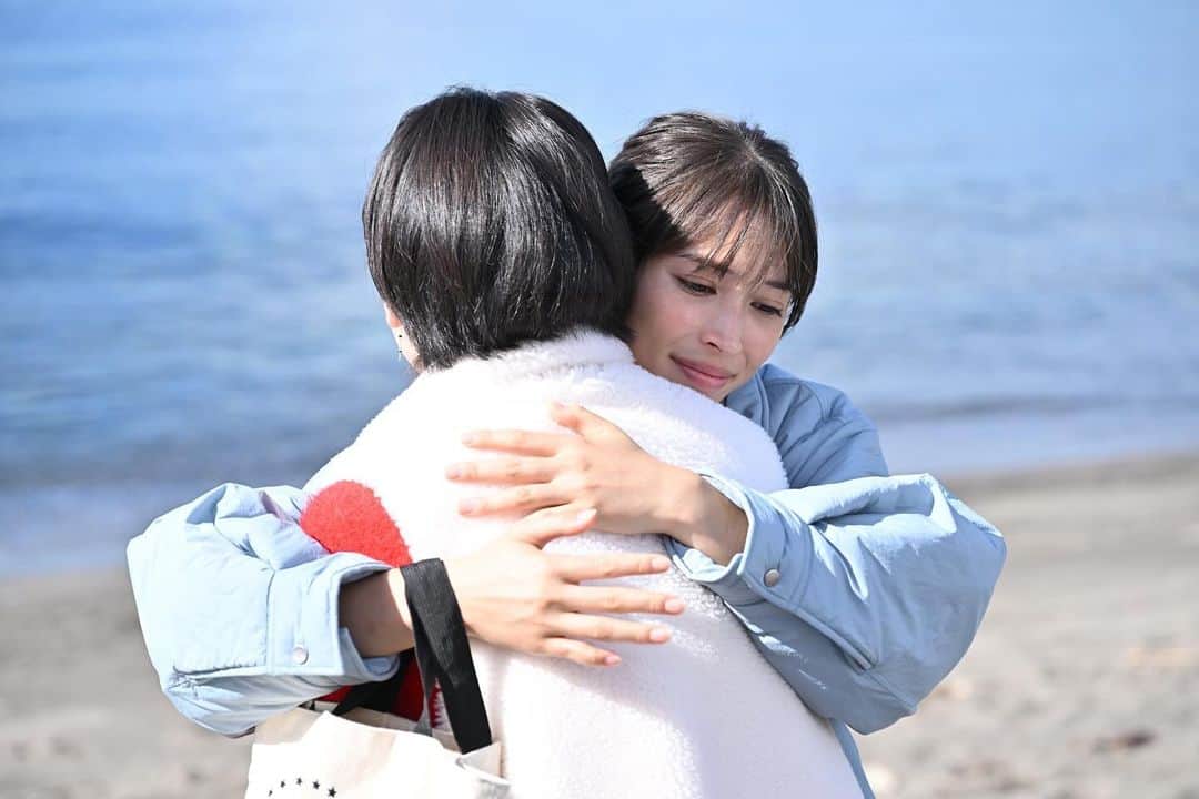 のインスタグラム：「☁️🩵🌸  ❤︎･････････････････････････❤︎  第6話11月21日火曜よる10時  『マイ・セカンド・アオハル』  ❤︎･････････････････････････❤︎  反響の多かったこちらのシーンの場面写真📸  「キイナちゃんは、自分の為に泣いてるんだよ」 佐弥子（#広瀬アリス ）さんのこの言葉 印象的だったのではないでしょうか？  しかししっかりコメディも感じられる展開😂  そんな #マイハル 第5話！ 是非いろんな角度からたくさんお楽しみ下さい！  TVerでは無料見逃し配信中！ U-NEXT Paraviコーナーでは全話配信中です🫶🏼」