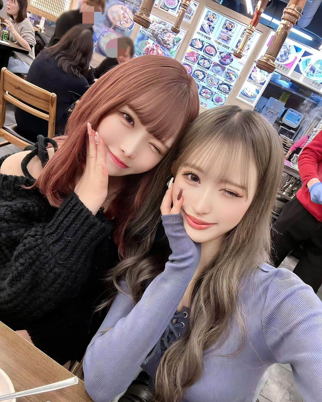 伊藤桃々のインスタグラム：「🩵🩷  3日間めちゃ楽しすぎたいつもありがとう🥺🫶 ずっと楽しかったしやりたい事も全部出来て幸せすぎた 毎日チゲ最高🇰🇷笑 あずささんといたら何しても楽しいだいすき🎶」