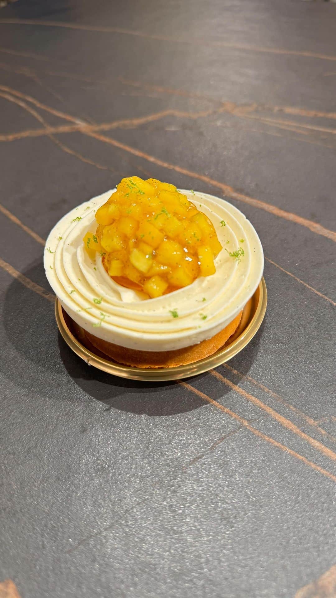 DOMINIQUE ANSEL BAKERYのインスタグラム：「Starting off the weekend with a brand new pastry menu in SoHo. First up: our Mango Calamansi Tart, with fresh mango, calamansi curd, guava crémeux, and lime zest in a vanilla ganache in a vanilla sablé tart shell. Here on Spring Street in SoHo beginning today.」