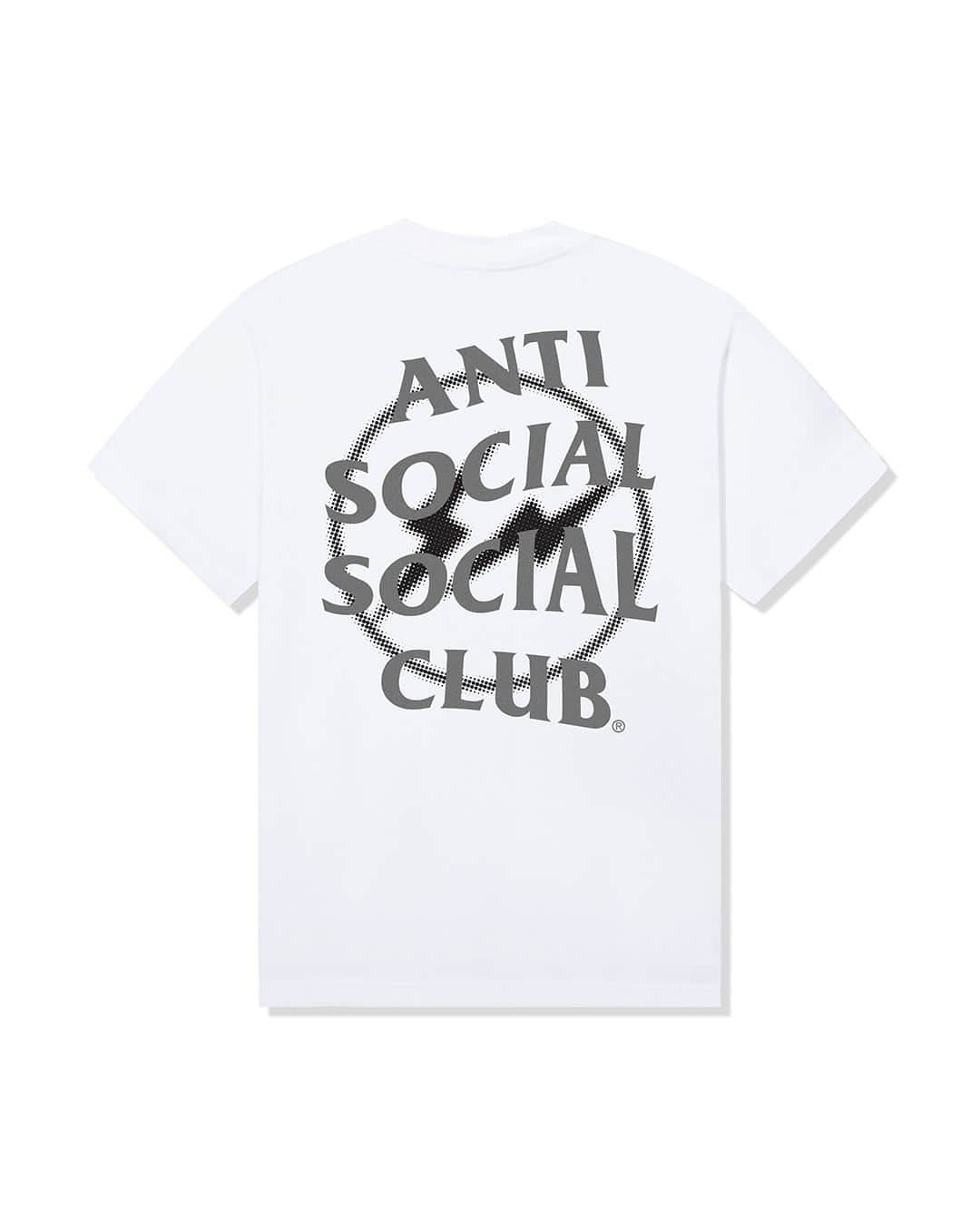 HYPEBEAST Japanさんのインスタグラム写真 - (HYPEBEAST JapanInstagram)「@hypebeaststyle : アメリカ・ロサンゼルス発の @antisocialsocialclub が @fujiwarahiroshi の手掛ける fragment design と最新コラボレーションを発表。両者がタッグを組むのは、通算3回目となる。  今回のリリースでは、過去アイテムにも見られた Anti Social Social Club を象徴するブランドロゴに fragment design の稲妻マークを掛け合わせたデザインを大々的にフィーチャー。ディテール違いのロゴxロゴが2種類と、胸元に “FRGMT” と背面に Anti Social Social Club ロゴを配置したデザインの計3種類がラインアップし、コーチジャケット、Tシャツ、スウェット、フーディ、ショーツ、トラッカーキャップの33型で展開される。  発売を目前に、都内某所で藤原ヒロシにミニインタビューを敢行。彼らのコラボレーションの裏側を伺った。  続きは @hypebeastjp のプロフィール🔗から Photo : Anti Social Social Club」11月17日 22時00分 - hypebeastjp