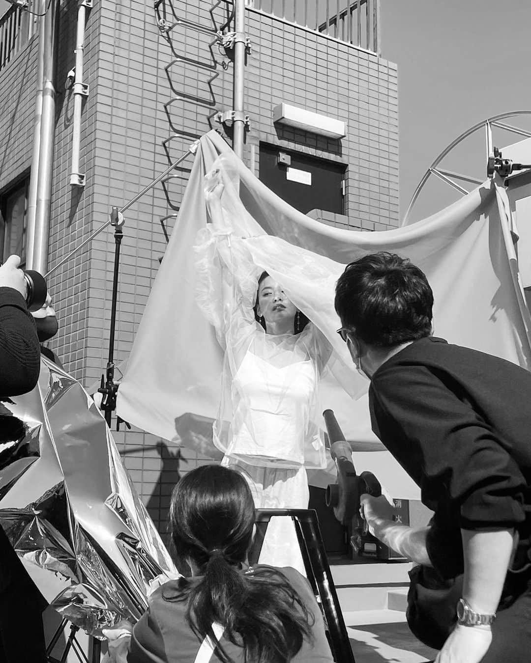 織田梨沙のインスタグラム：「KiSSのオフショとぅ〜 たくさんのスタッフさんたちのおかげで素敵な作品と時間でしたぁ〜💓」