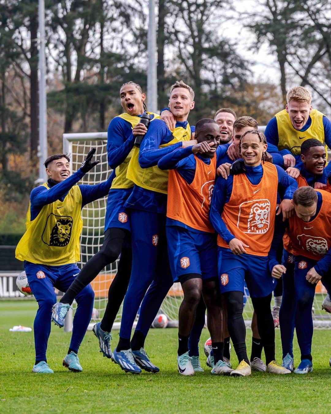 サッカー オランダ代表チームのインスタグラム：「All 𝗪𝗜𝗡𝗡𝗘𝗥𝗦! 🤩  #NothingLikeOranje #NEDIRL」