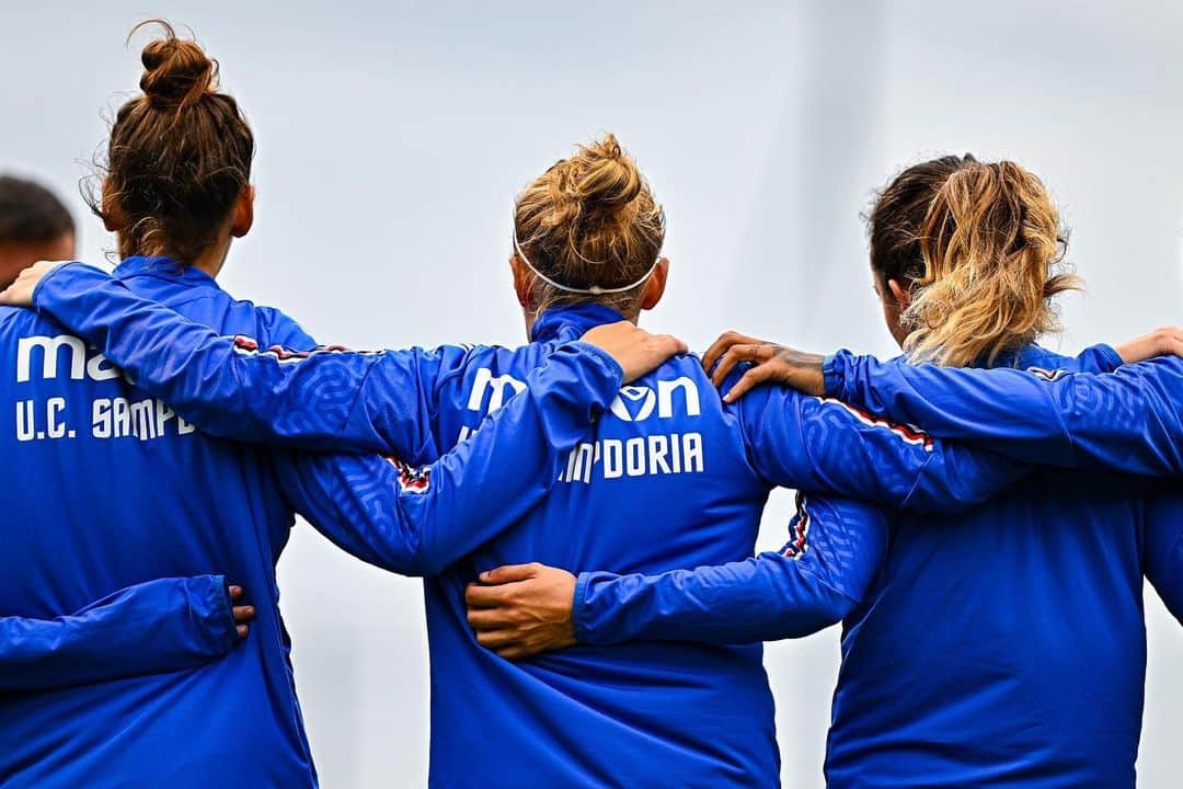 UCサンプドリアのインスタグラム：「𝗜𝗻𝘀𝗶𝗲𝗺𝗲!  🔜 #MilanSamp  #SampdoriaWomen 🔵⚪️🔴⚫️⚪️🔵」