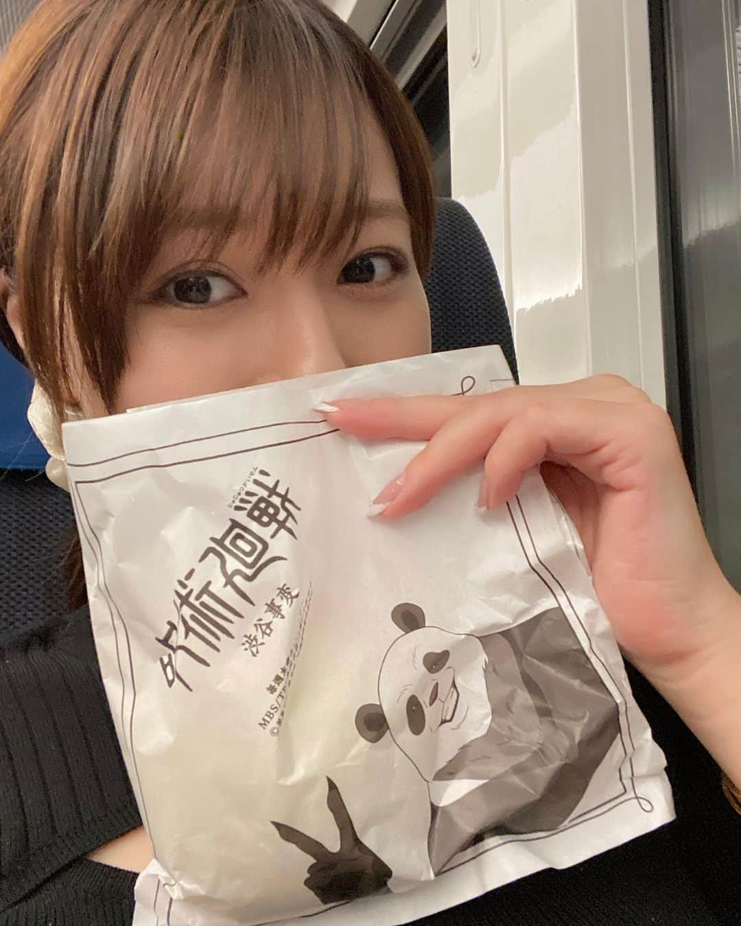 折井あゆみさんのインスタグラム写真 - (折井あゆみInstagram)「遅くなりましたが、アニメ『呪術廻戦 』第2期、 第37話「赫鱗」にて、声の出演をしておりました！  是非配信にてご覧ください🥰  ファミマで肉まん買ったらコラボしてた〜🐼  配信情報はコチラから↓ https://jujutsukaisen.jp/onair/  #呪術廻戦 #渋谷事変     #JujutsuKaisen     #呪術2期 #折井あゆみ #声優」11月17日 22時01分 - ayumi_orii720