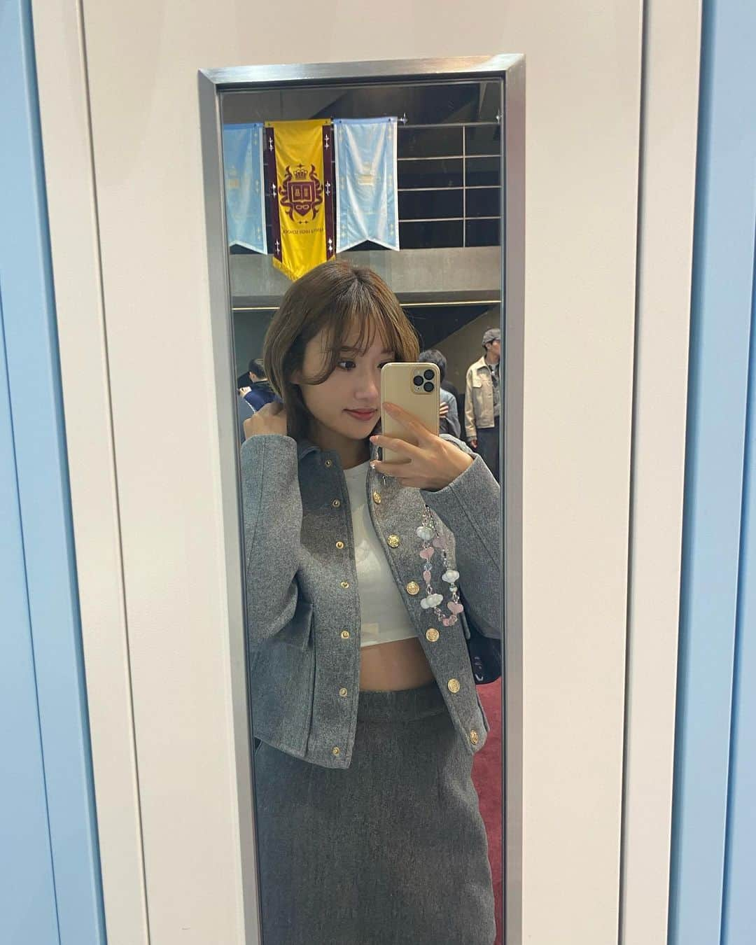 ELENAのインスタグラム：「. 韓国ほんとオシャレなお店多くて買い物楽しい🥺  買い物以外にもボトックスや点滴しに　@skinuni01 に行ってきた💉 ここは渡韓する時は大体行く😌今回も優しく丁寧に対応して頂けて安心できました🫶(日本語対応⭕️) しかも肩ボトックス冷やさないでやったけど先生が上手いのか、痛くなかった🥹 これからも渡韓の時は通い続けます✌️ いつもありがとうございます😊 . #韓国旅行」