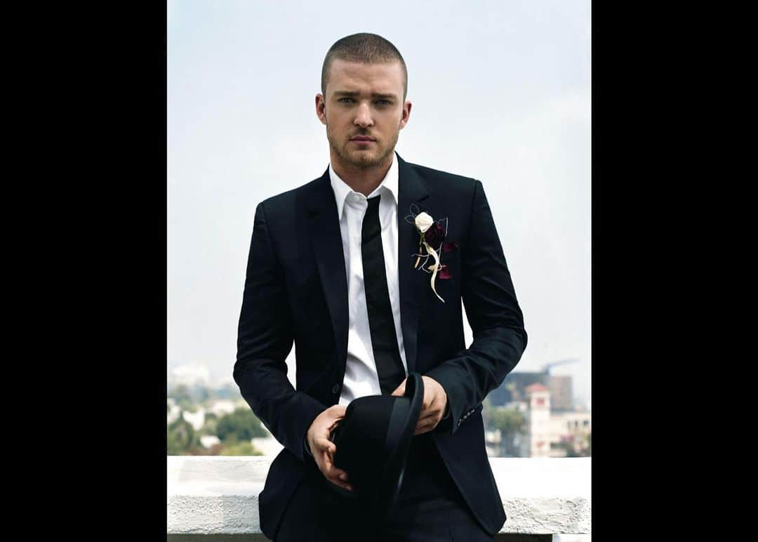 クリスヴァンアッシュさんのインスタグラム写真 - (クリスヴァンアッシュInstagram)「KRIS VAN ASSCHE - 55 COLLECTIONS, p. 32 - 33  JUSTIN TIMBERLAKE PHOTOGRAPHED BY STEVEN KLEIN FOR FASHION ROCKS, FW06, WEARING KRISVANASSCHE.   ART DIRECTION @mmparisdotcom  PUBLISHER @lannoopublishers   Link in bio  #krisvanassche #kris_van_assche」11月17日 22時03分 - kris_van_assche