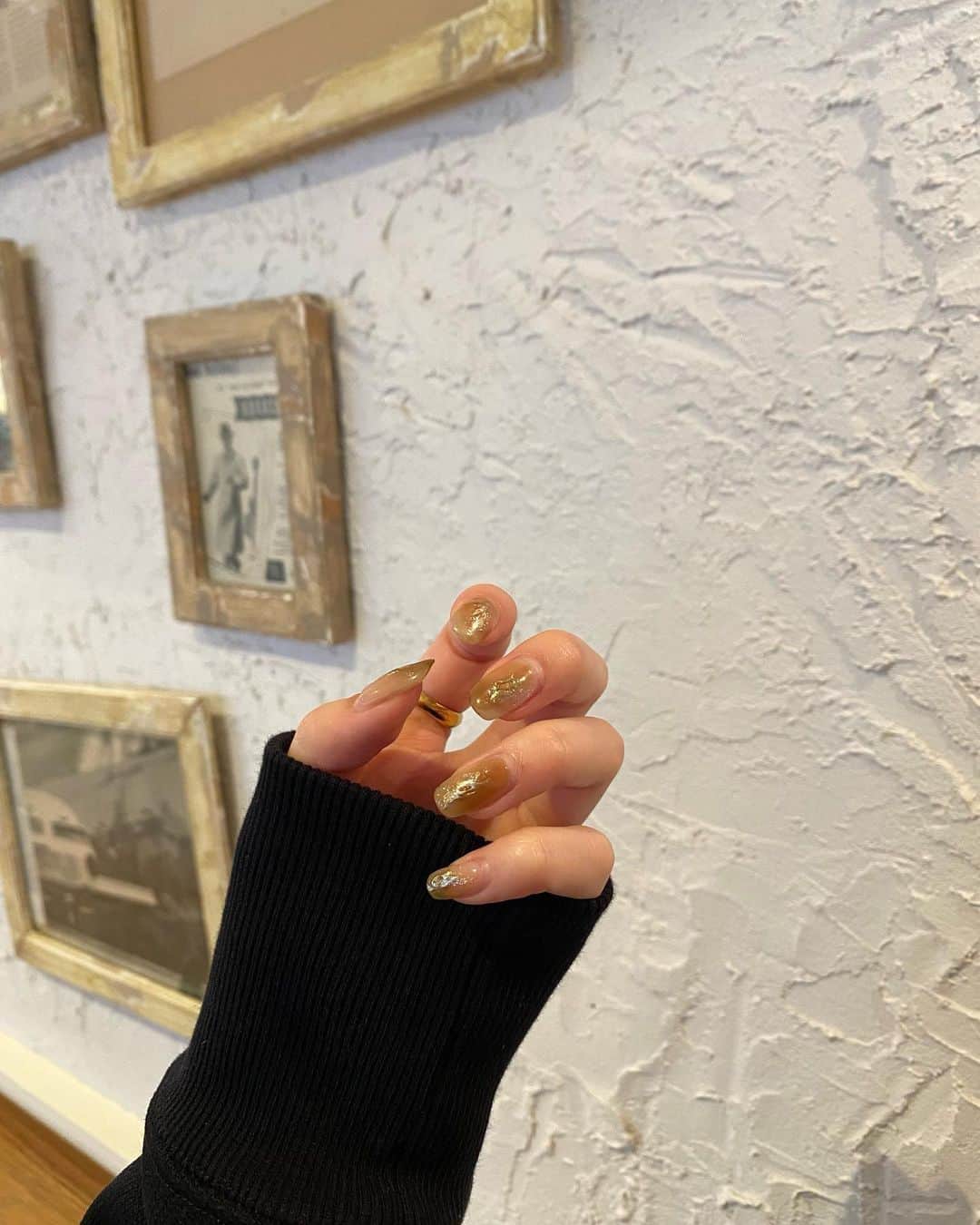 吉井美優のインスタグラム：「🦌🤎 冬の大人っぽネイル ♡」