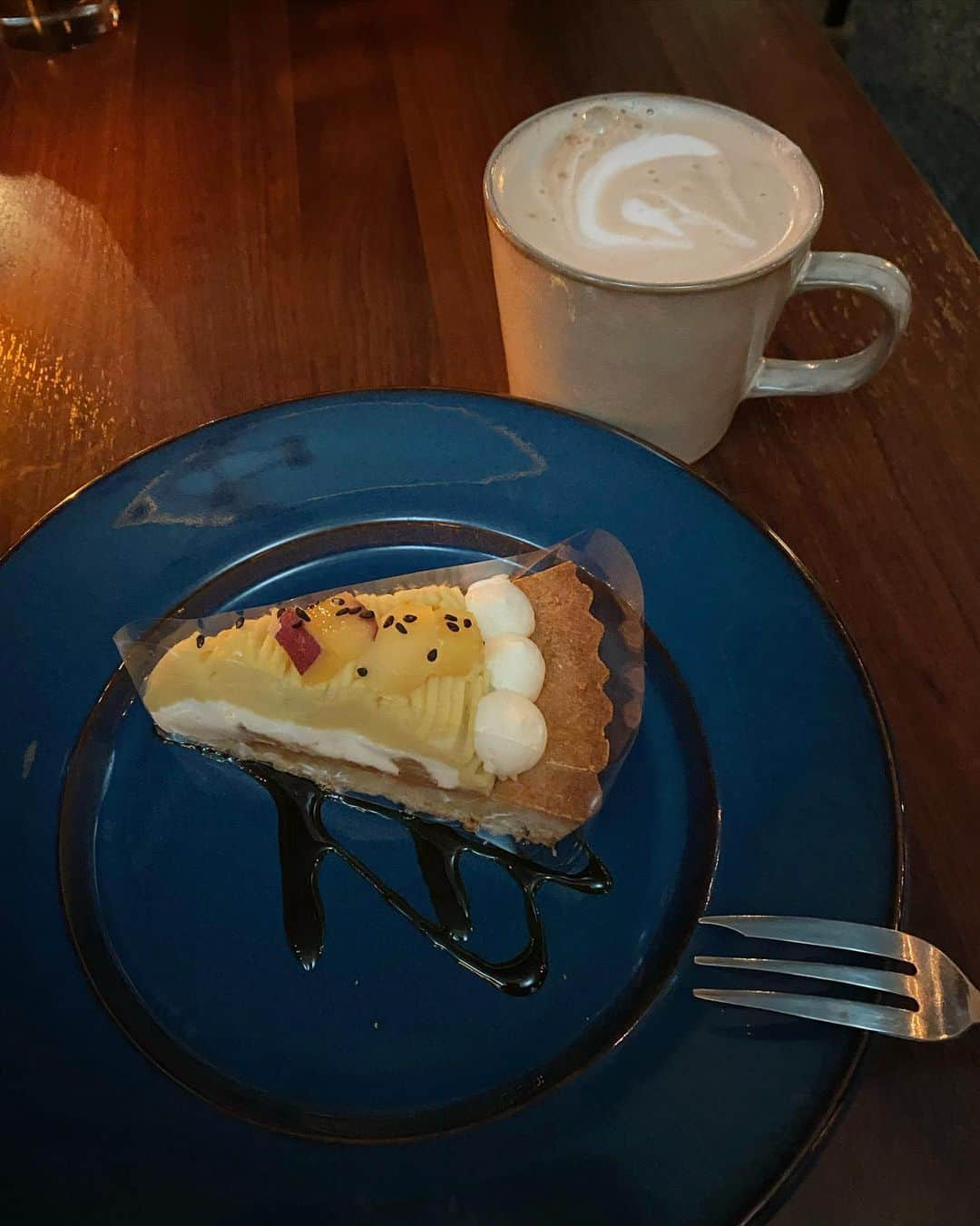 ナタリア聖奈さんのインスタグラム写真 - (ナタリア聖奈Instagram)「・ ちょこっとカフェ活☕️🧁」11月18日 18時30分 - _natamilk_