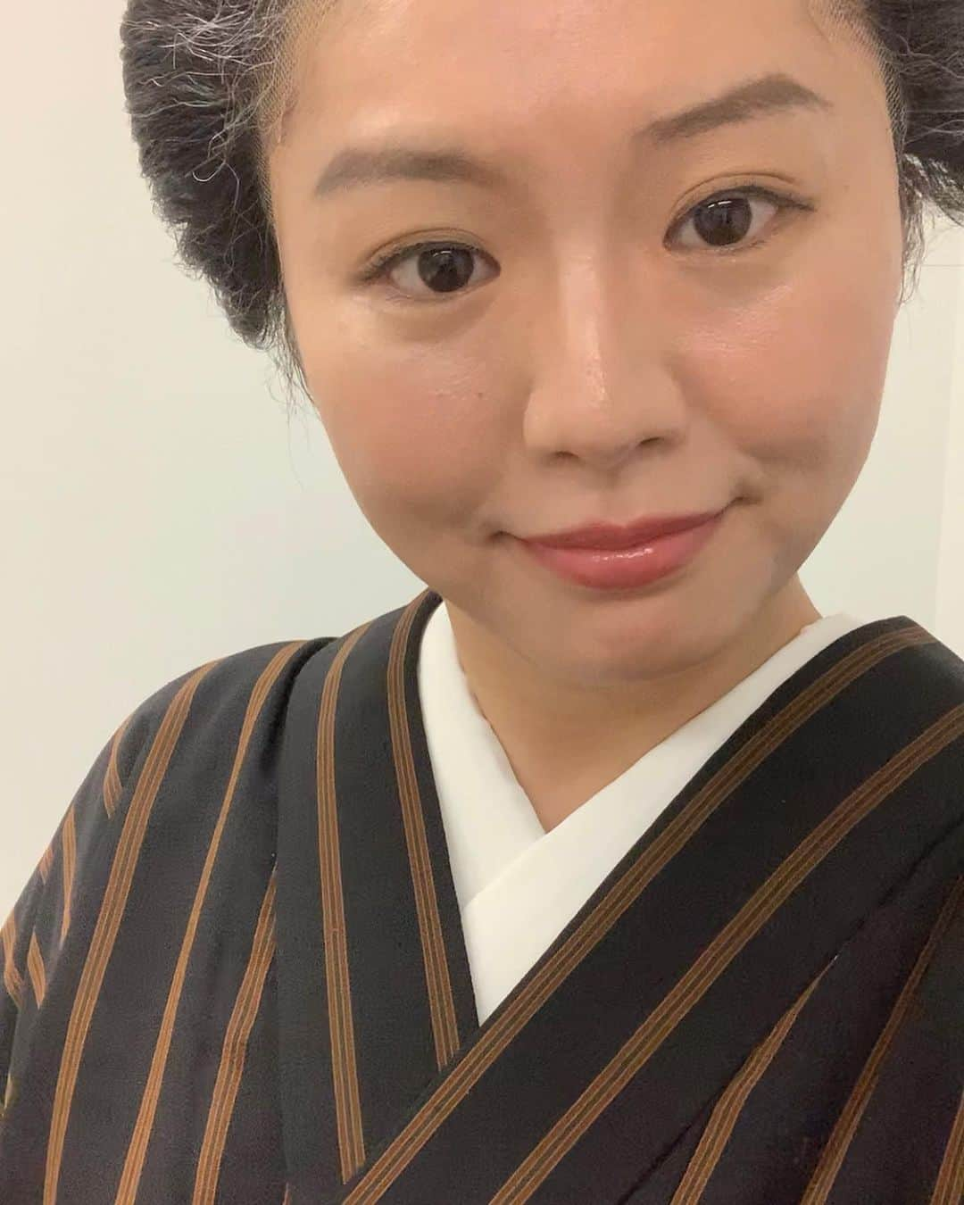 小出真保さんのインスタグラム写真 - (小出真保Instagram)「先日、朝ドラらんまんで熱演する松坂慶子さんのモノマネしたよ！ YouTubeでネタもあげてます！👘  出番がめちゃくちゃ遅くて着物が苦しかったですが、スタッフさんや芸人さんに、着物がやたら似合う、和服で婚活したら？と言われて少し嬉しかったよ。  叶恭子さんとか、ナンちゃんとか、昔の萩本欽一さんなどと珍しく写真撮りました。」11月17日 22時10分 - mahokoide