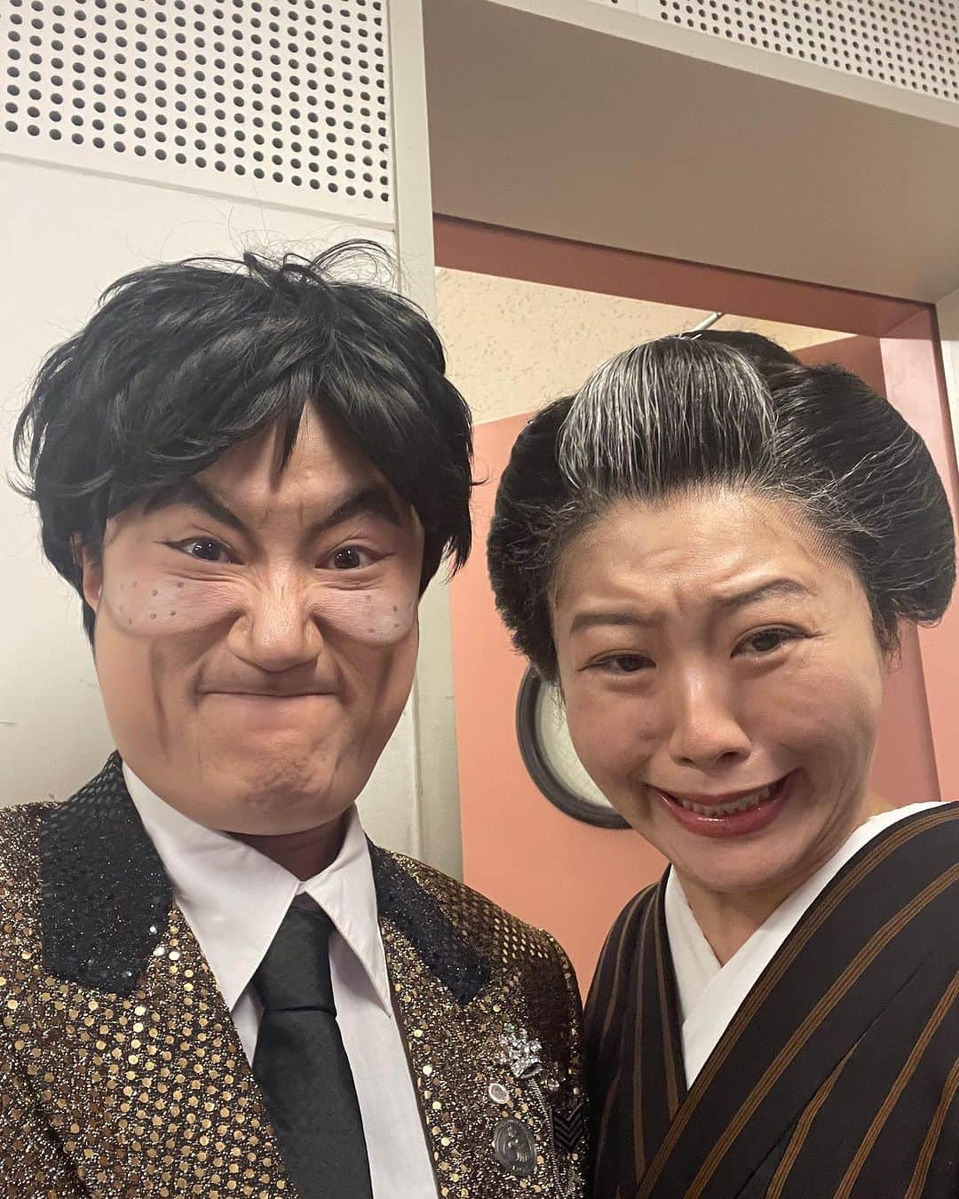 小出真保さんのインスタグラム写真 - (小出真保Instagram)「先日、朝ドラらんまんで熱演する松坂慶子さんのモノマネしたよ！ YouTubeでネタもあげてます！👘  出番がめちゃくちゃ遅くて着物が苦しかったですが、スタッフさんや芸人さんに、着物がやたら似合う、和服で婚活したら？と言われて少し嬉しかったよ。  叶恭子さんとか、ナンちゃんとか、昔の萩本欽一さんなどと珍しく写真撮りました。」11月17日 22時10分 - mahokoide