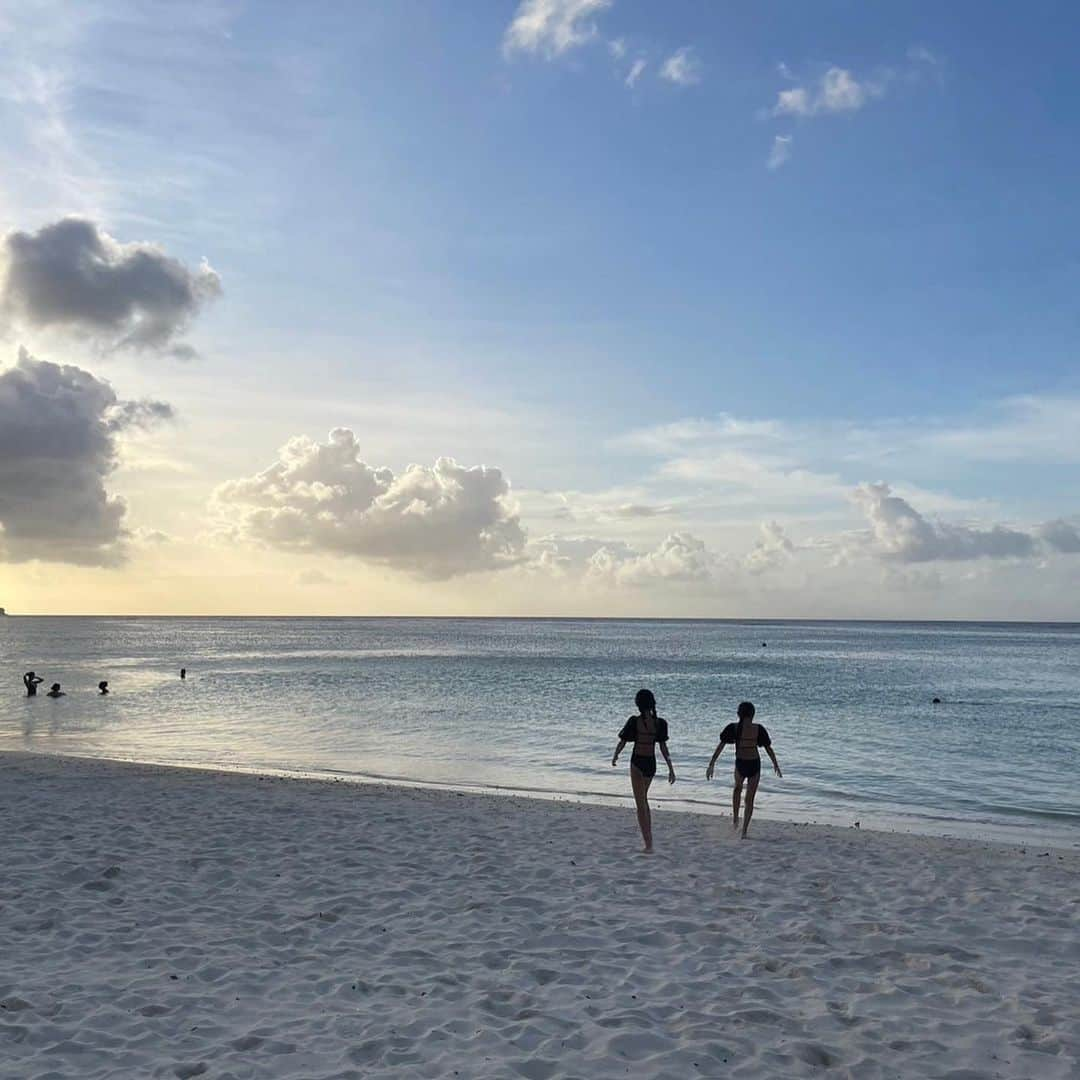 西山美希子さんのインスタグラム写真 - (西山美希子Instagram)「空の色。雲の表情 。時間によっていろいろな顔を見せてくれる海が恋しい…東京寒いヨw。#GUAM」11月17日 22時11分 - mariaclove