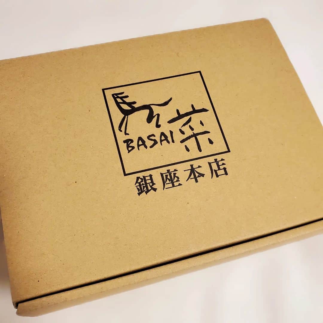 池田夏希さんのインスタグラム写真 - (池田夏希Instagram)「おうちで @basai_ginza の美味しいヘルシー赤身＆ヒレ馬刺し2点盛り合わせを…♡ . セット内容は赤身50g4Pとヒレ50g2Pでスライスされたものが届くので解凍するだけで包丁いらず✌ 今日は赤身を2P食べたけど美味しかったぁ～😍 家で馬刺しが食べれるのは嬉しすぎます😆💕 美味しかったから馬刺し好きな人は是非✨✨✨ . #馬菜銀座公式通販 #馬刺し #赤身 #ヒレ #盛り合わせ #タテガミ #フタエゴ #贈り物 #送料無料 #馬刺し通販 #包丁いらず #お取り寄せ #お取り寄せグルメ #グルメスタグラム #フードスタグラム #horsesashimi PR #horsemeat #gift #gourmetgifts #onlineordergourmet #gourmetstagram #foodstagram #foodphotography」11月17日 22時12分 - natsukiikeda624