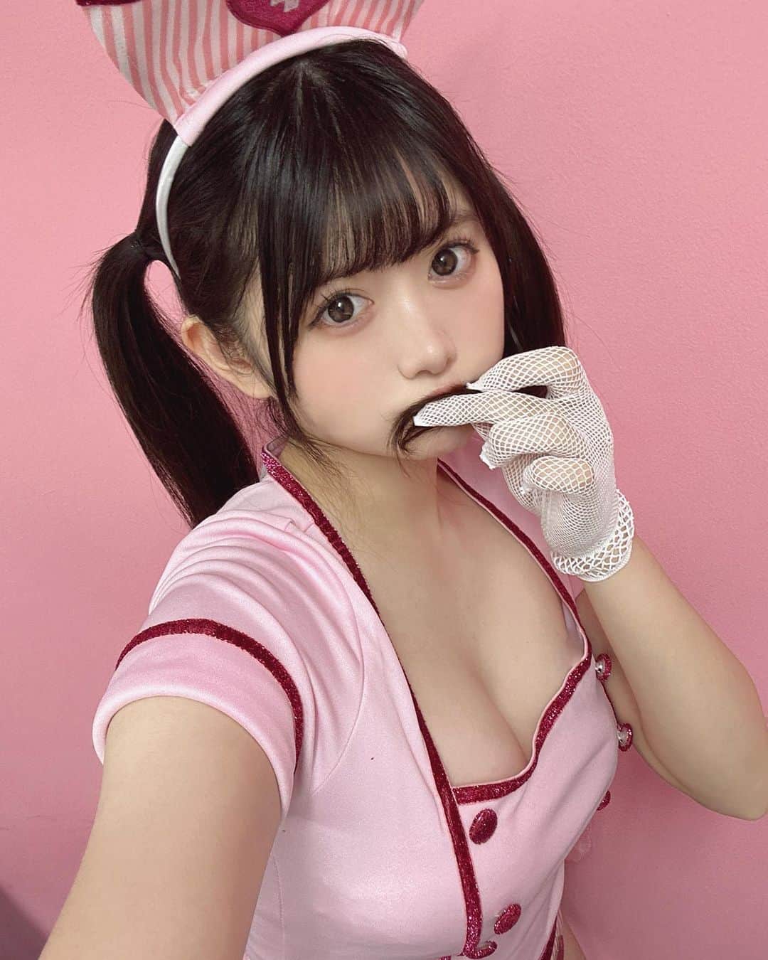 原田珠々華のインスタグラム：「🏥💉  粛清！ロリ神レクイエム♡  ナースかわいい？(՞⸝⸝o̴̶̷̥᷅ ⌑ o̴̶̷̥᷅⸝⸝՞)  #ナース  #ナースコスプレ  #コスプレ #akiba  #akihabara #偶像  #偶像練習生  #japanese  #japanesegirl  #girl  #japaneseidol  #idol  #intagood  #instalike  #kawaii  #cute  #雰囲気好きな人いいね  #いいね返し  #自撮り女子 #網タイツ #太もも  #ミディアムヘア #グラビア  #ロリ」