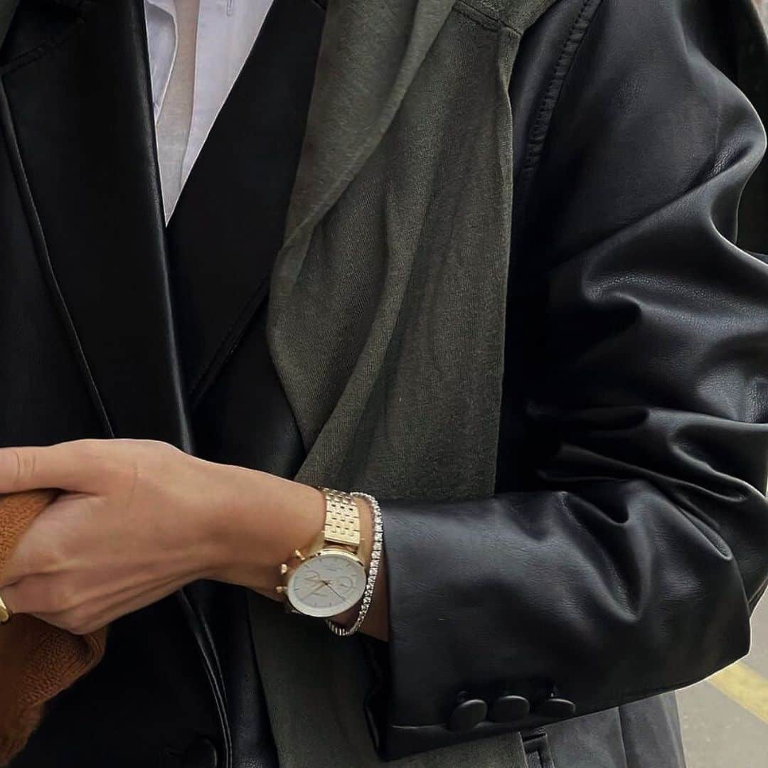 TRIWAのインスタグラム：「Our Ivory Nikki - Gold Brace Super Slim is a great choice if you want to support a good cause while wearing a beautiful watch at the same time✨」