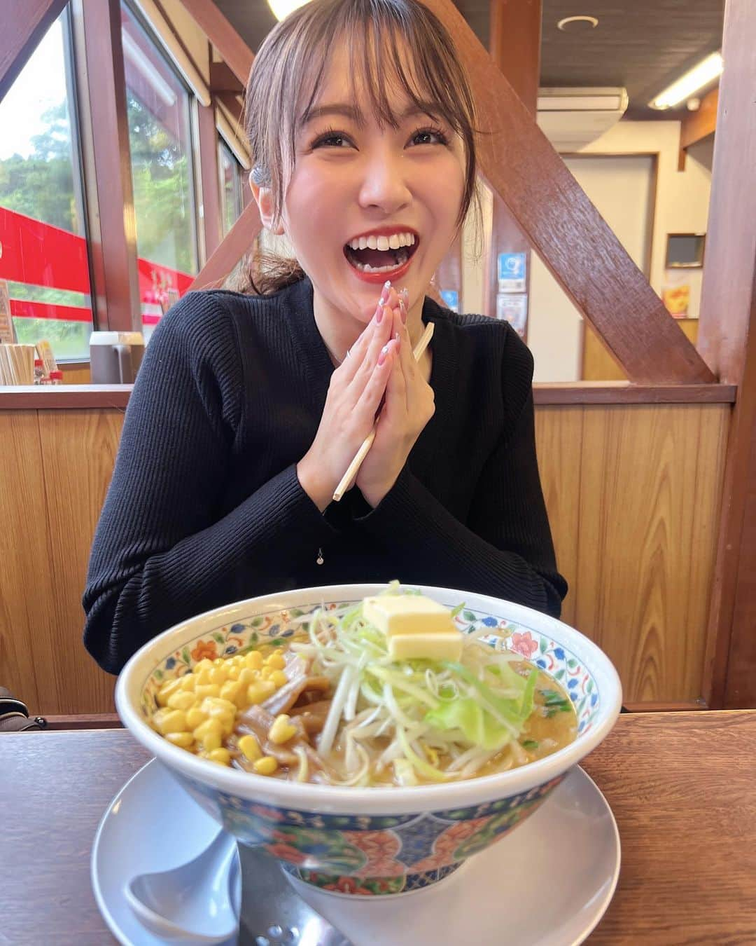 三田萌日香さんのインスタグラム写真 - (三田萌日香Instagram)「. . . 味噌バターコーンラーメンが1番好きです😊 . . . . . . . . . . #大盛り #ラーメン #ラーメン女子 #麺スタグラム #大食い女子 #ラーメン好きな人と繋がりたい #味噌バターコーンラーメン #味噌ラーメン #japaneseidol #japanesegirl #idol #girl #アイオケ #アイドル #fff #fypシ」11月17日 22時25分 - _m_m_monika