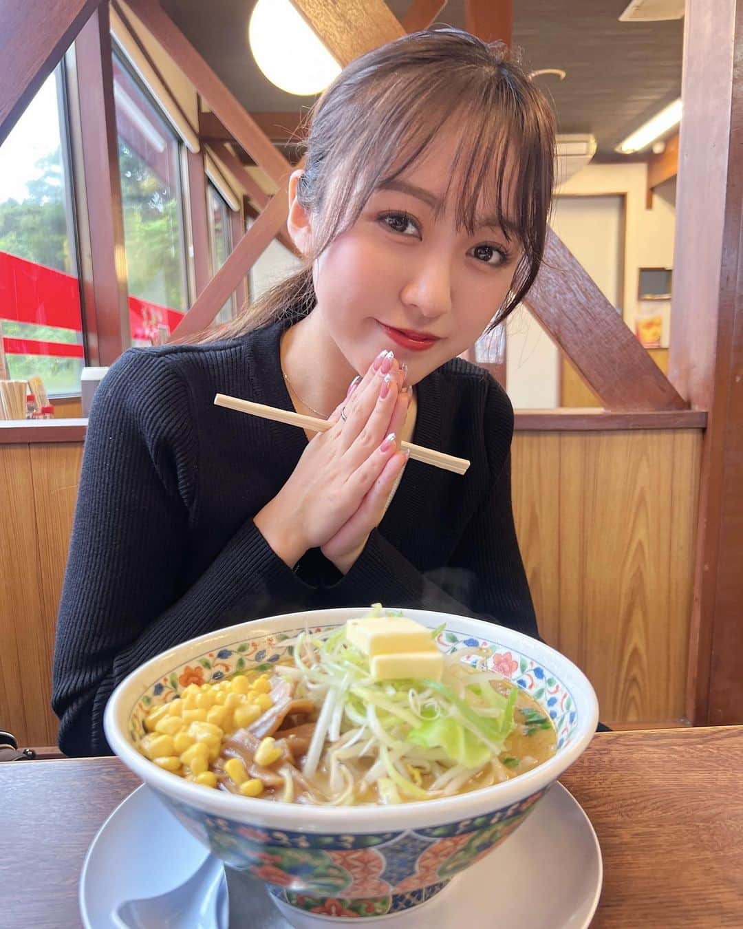 三田萌日香さんのインスタグラム写真 - (三田萌日香Instagram)「. . . 味噌バターコーンラーメンが1番好きです😊 . . . . . . . . . . #大盛り #ラーメン #ラーメン女子 #麺スタグラム #大食い女子 #ラーメン好きな人と繋がりたい #味噌バターコーンラーメン #味噌ラーメン #japaneseidol #japanesegirl #idol #girl #アイオケ #アイドル #fff #fypシ」11月17日 22時25分 - _m_m_monika