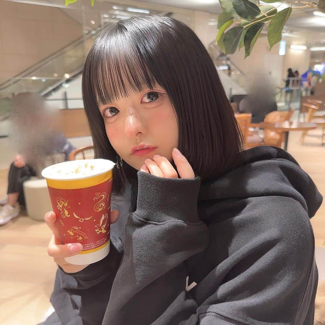 羽崎ほののインスタグラム：「ついちゃった〜  #黒髪ボブ」