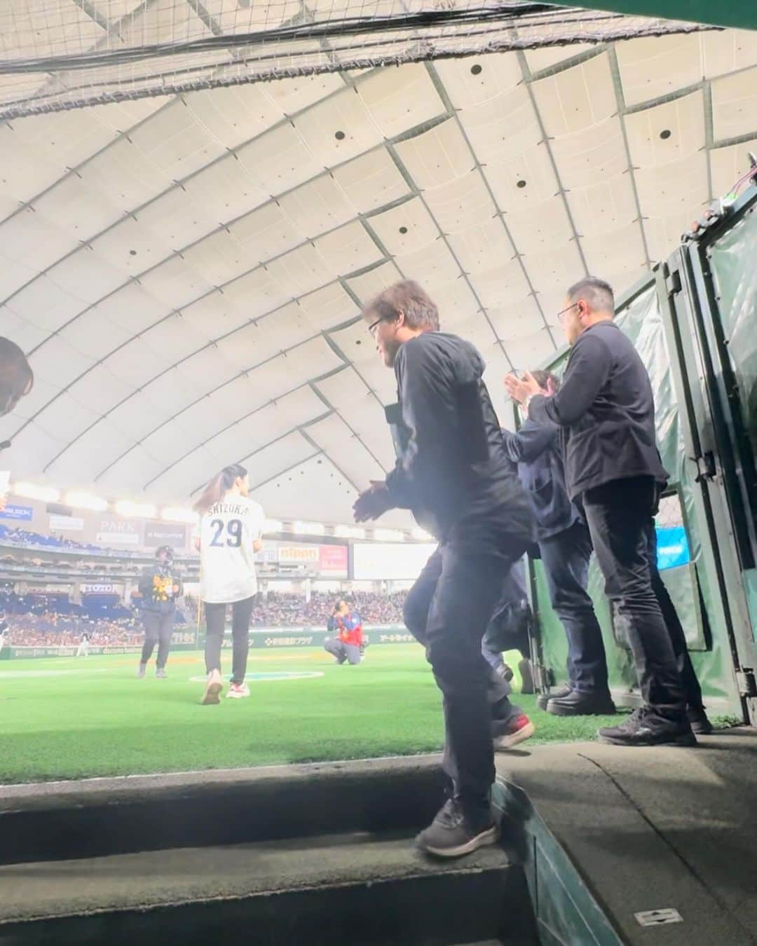 荒川静香さんのインスタグラム写真 - (荒川静香Instagram)「APBC2023⚾️ 🇯🇵Good luck🤞  #アジアプロ野球チャンピオンシップ  #始球式」11月17日 22時20分 - shizuka_a29