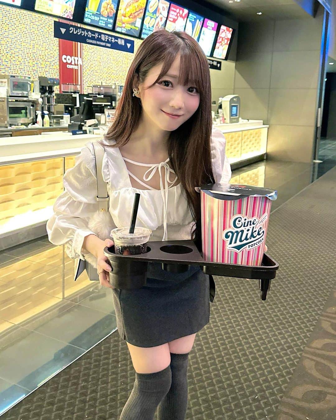 のインスタグラム：「映画観に行ったよ〜🎞️❣️ ゴジラ-1.0を4DXで！凄かった！迫力！！最高！！！ ポップコーンもいっぱい食べましたとさ🍿💮」