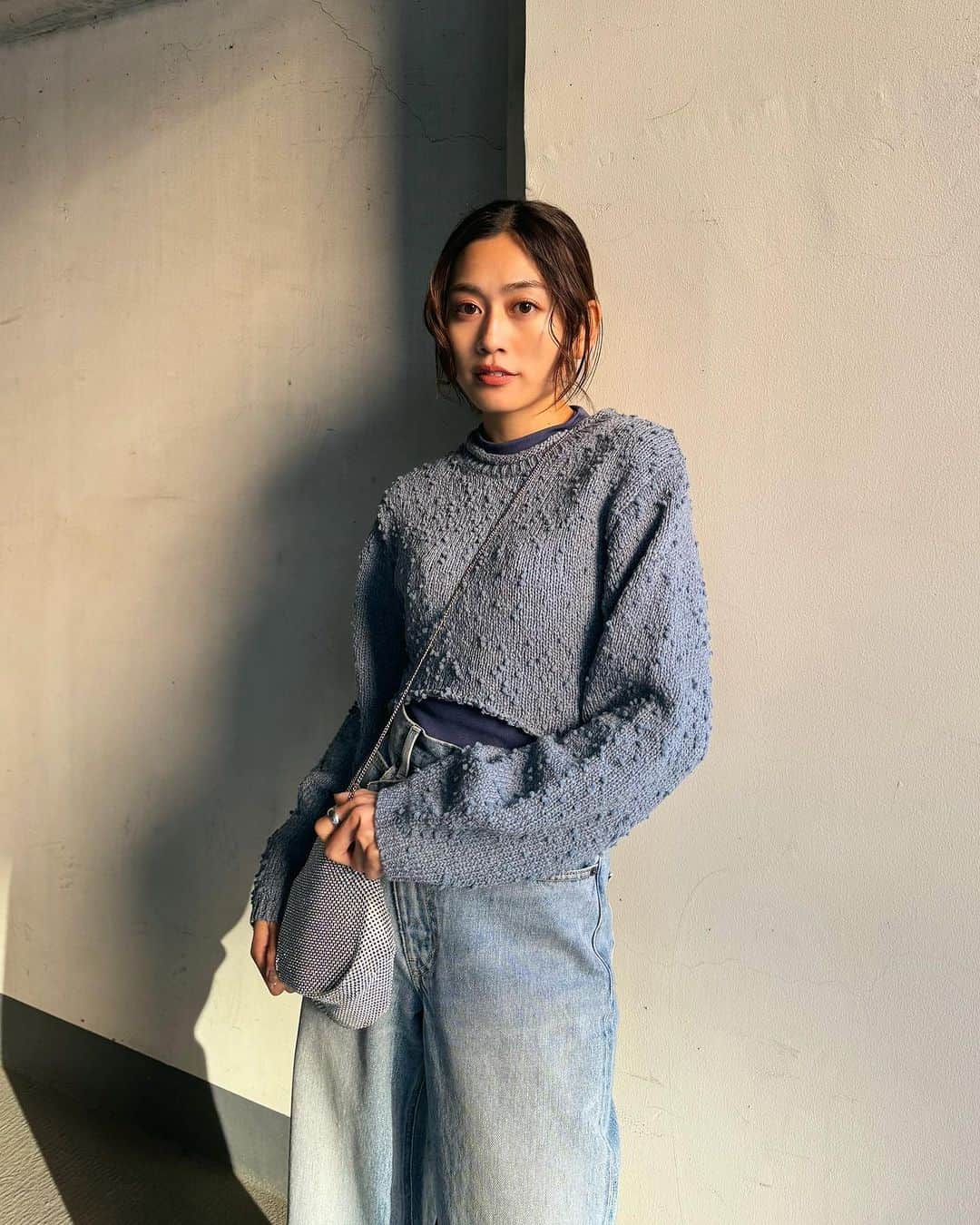 のインスタグラム：「#MOUSSYSNAP @natorika 158cm  ・WIDE SLEEVE CROPPED KNIT(010GA670-6780) ・HIGH NECK SKIN TOP(010GA680-5790) ・CROSS WAIST WIDE STRAIGHT(010HS211-0510) ・POINTED SHORT BOOTS(010GA652-5750) 全国のMOUSSY店舗／SHEL'TTER WEBSTORE／ZOZOTOWNにて発売中。  #MOUSSY  #MOUSSYJEANS」