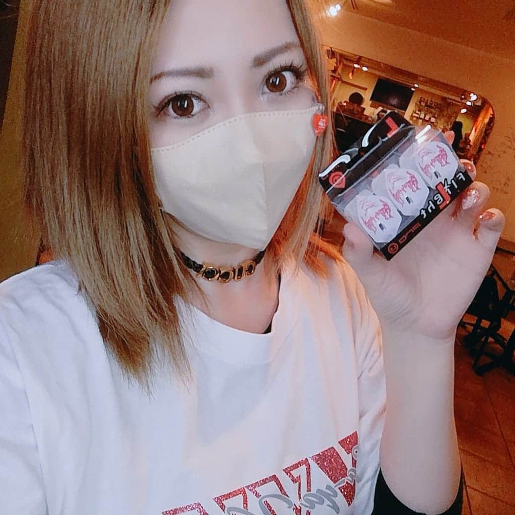 佐々木沙綾香のインスタグラム：「明日土曜日はトレスにて 15〜19時でさぁやPlayerdayです❤  たかしさんは不在ですが ひろみちゃんと、れいやくんが STAFFで居ます🐰✨  昨日、ダーツ調子良かったので 明日も対戦宜しくお願いします♡」