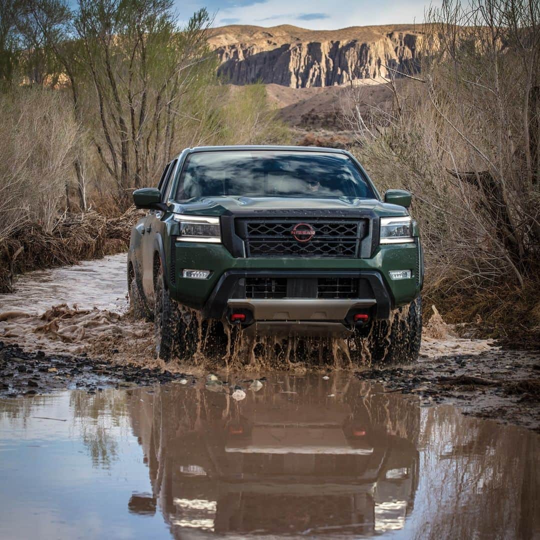 Nissanのインスタグラム：「It's #FrontEndFriday and today we feature the Nissan Frontier! Just look at that shape 🤤​  #Nissan #NissanFrontier #Adventure #OffRoad #Thrill #Headlights #Truck #PickUpTruck」