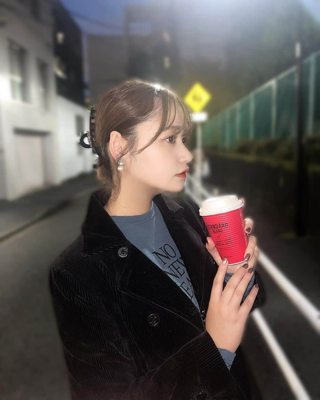 池田メルダさんのインスタグラム写真 - (池田メルダInstagram)「最近寒くなってきたからホットコーヒーが欠かせなくなってきた☕️  .  .  .  #アイドル #idol#japaneseidol#Indonesia#half #gravure#インスタグラビア#グラビア#照片#可愛的#彼女感#偶像#セルフィー#自撮り#japanesegirl #fashion #selfie #model #gravure #sexy #beauty #portrait #自拍 #时装 #模特 #粉我 #셀카 #좋아요 #팔로우#shein」11月17日 22時37分 - meruda__ikeda