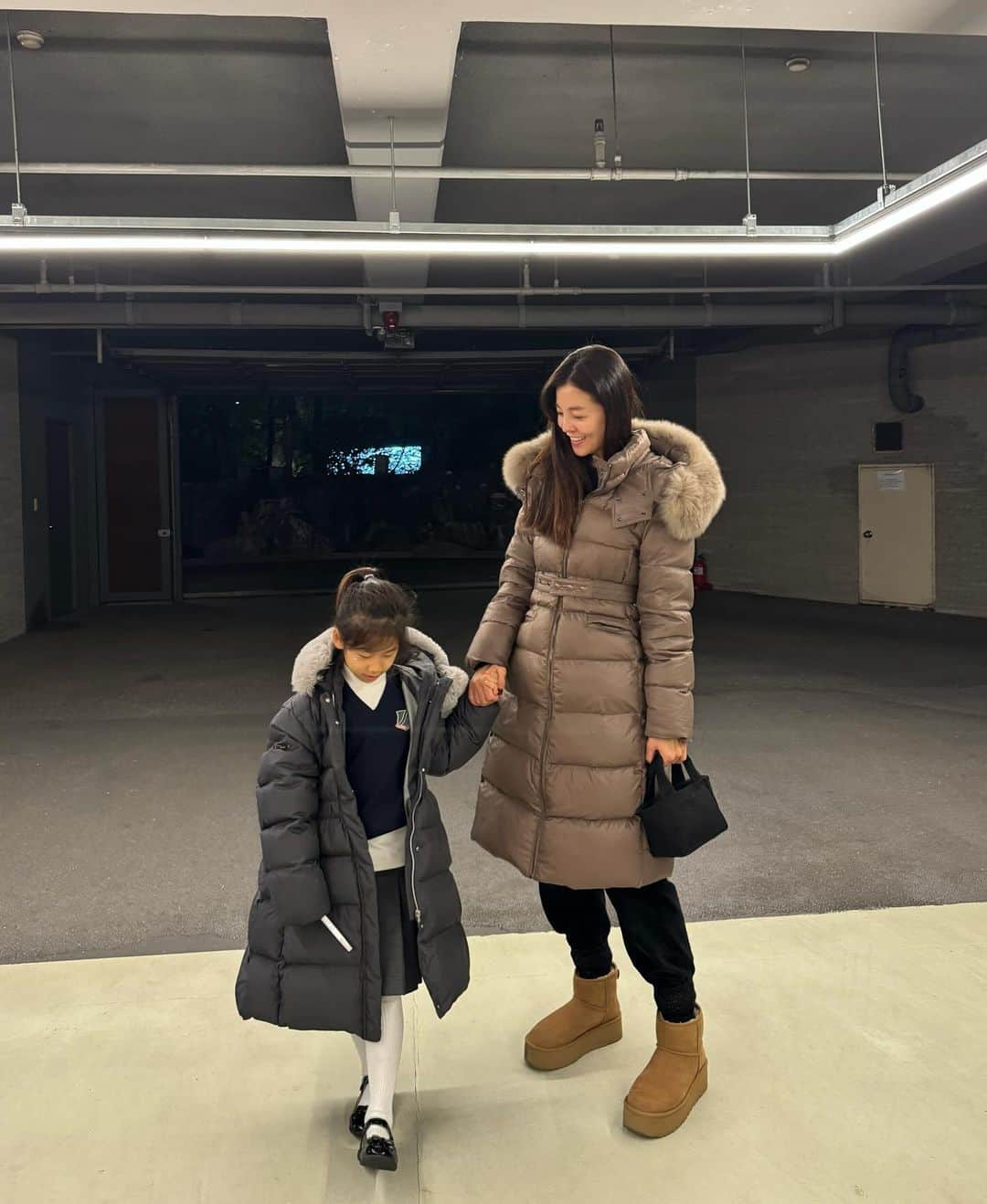 キム・ソンウンさんのインスタグラム写真 - (キム・ソンウンInstagram)「날씨가 너무 춥네요🥶🥶🥶 다들 감기 조심하세요~~  포웰니스 홍삼스틱🐅 다들 필요하셨나봐요?? 진세노사이드 함량 34mg (혹시 드시고 계신 홍삼있으시다면  진세노사이드 함량 꼭 확인해보세요!!) 이왕 먹는거 효과 좋게 힘이 불끈💪🏻 구매링크는 제 프로필에 있어요^^」11月17日 22時41分 - ssung916