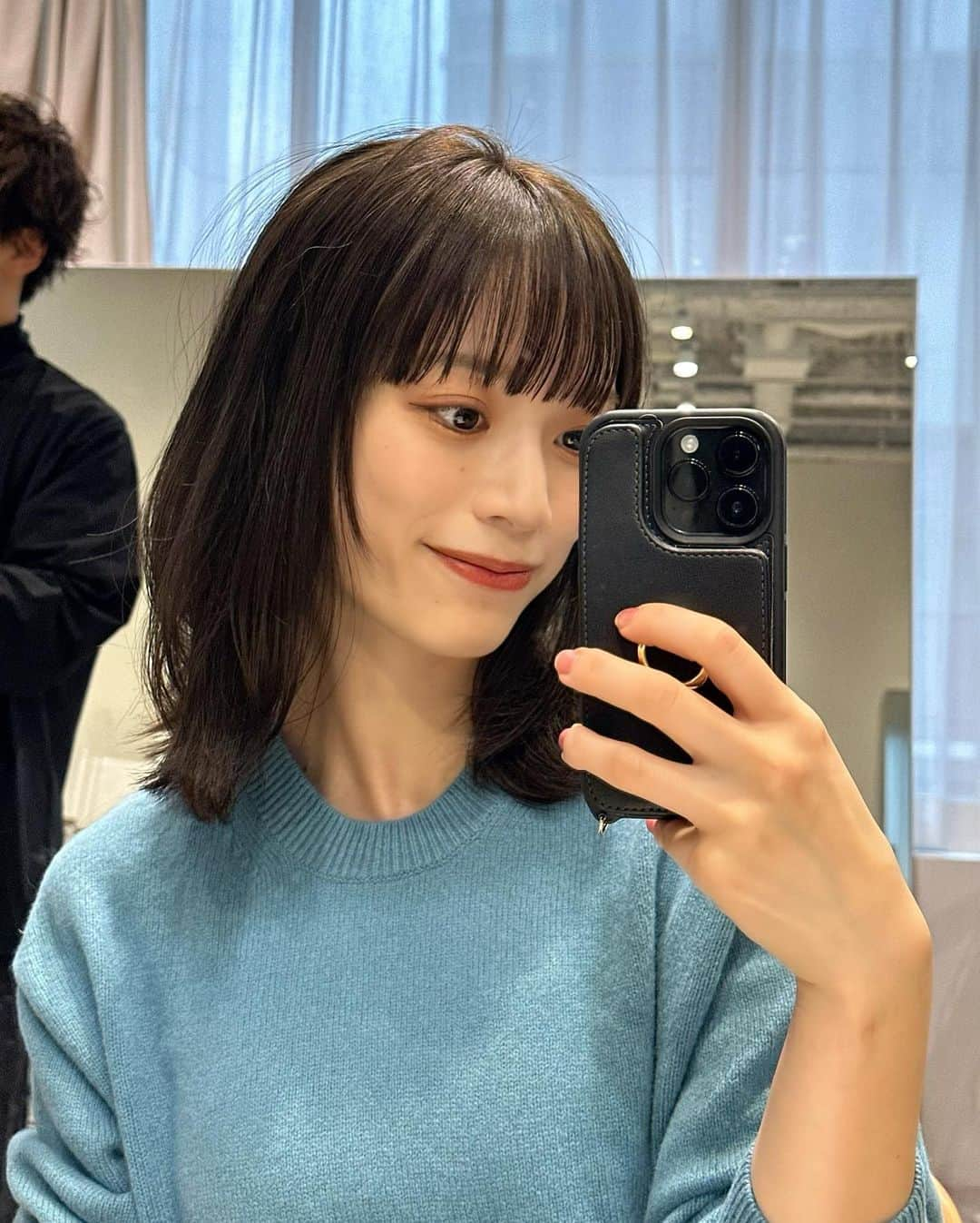 由布菜月さんのインスタグラム写真 - (由布菜月Instagram)「. カラーと全体にレイヤーを💇‍♀️ セットもいつもと違って新鮮な感じ！ ありがとうございました☺️ #レイヤーカット .」11月17日 22時51分 - yufudayo