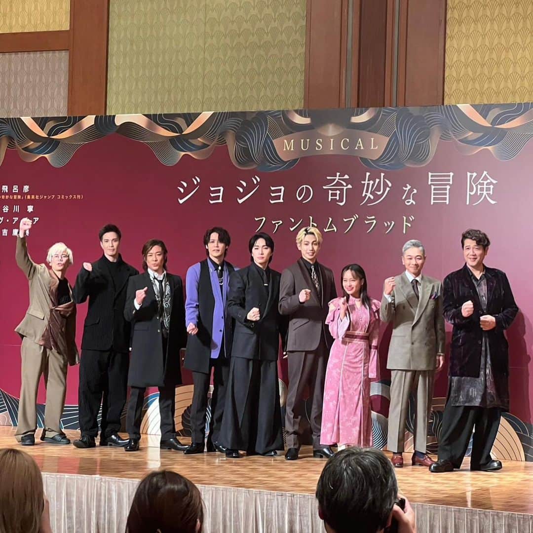 有澤樟太郎さんのインスタグラム写真 - (有澤樟太郎Instagram)「ミュージカル『ジョジョの奇妙な冒険 ファントムブラッド』製作発表記者会見でした！！ やっと始まるなって気持ちです。 個人的にすごい緊張感の中の会見。 改めて気が引き締まります！！！ ジョナサン・ジョースター 精一杯楽しみます。 みんな面白くて優しい方たちばかりでよかったー。」11月17日 22時43分 - shotaro_arisawa