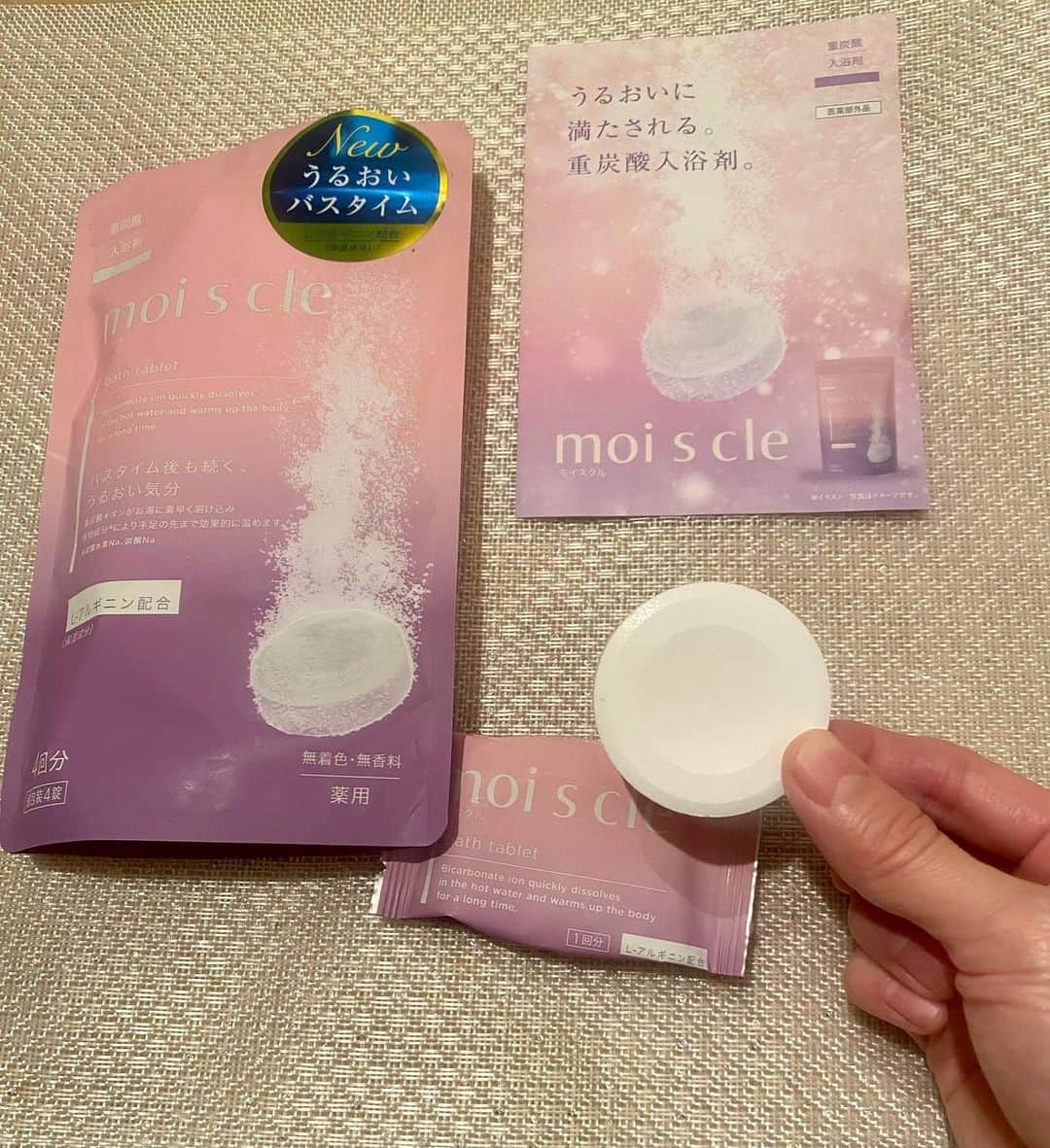 のインスタグラム：「アイリスオーヤマからの新商品、モイスクル（入浴剤） @irisohyama  重炭酸入浴剤⭐️ 無香料だけど温まる感じはしました！ あと肌かさつかない感。 アイリスオーヤマさんは入浴剤までだしているのか！  #PR #アイリスオーヤマ#moiscle　#モイスクル #ティアランド　#tierland   https://www.irisohyama.co.jp/healthcare/moiscle/」