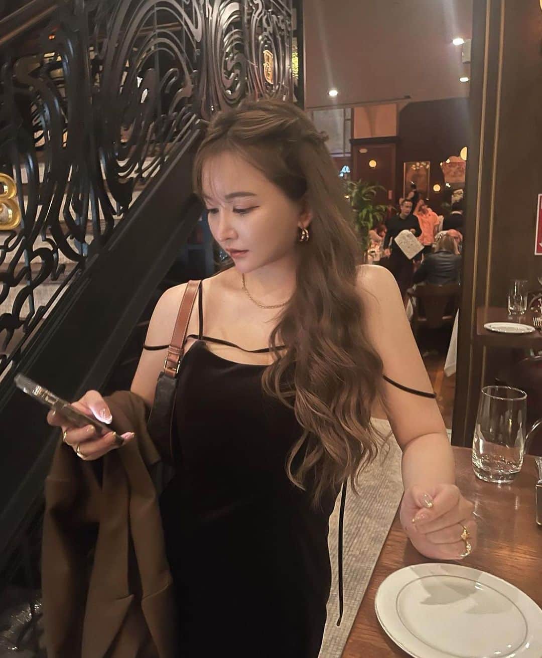 白倉あやのインスタグラム：「autumn→winter🤎 Shooting in New York,Paris,Australia..hmmm」