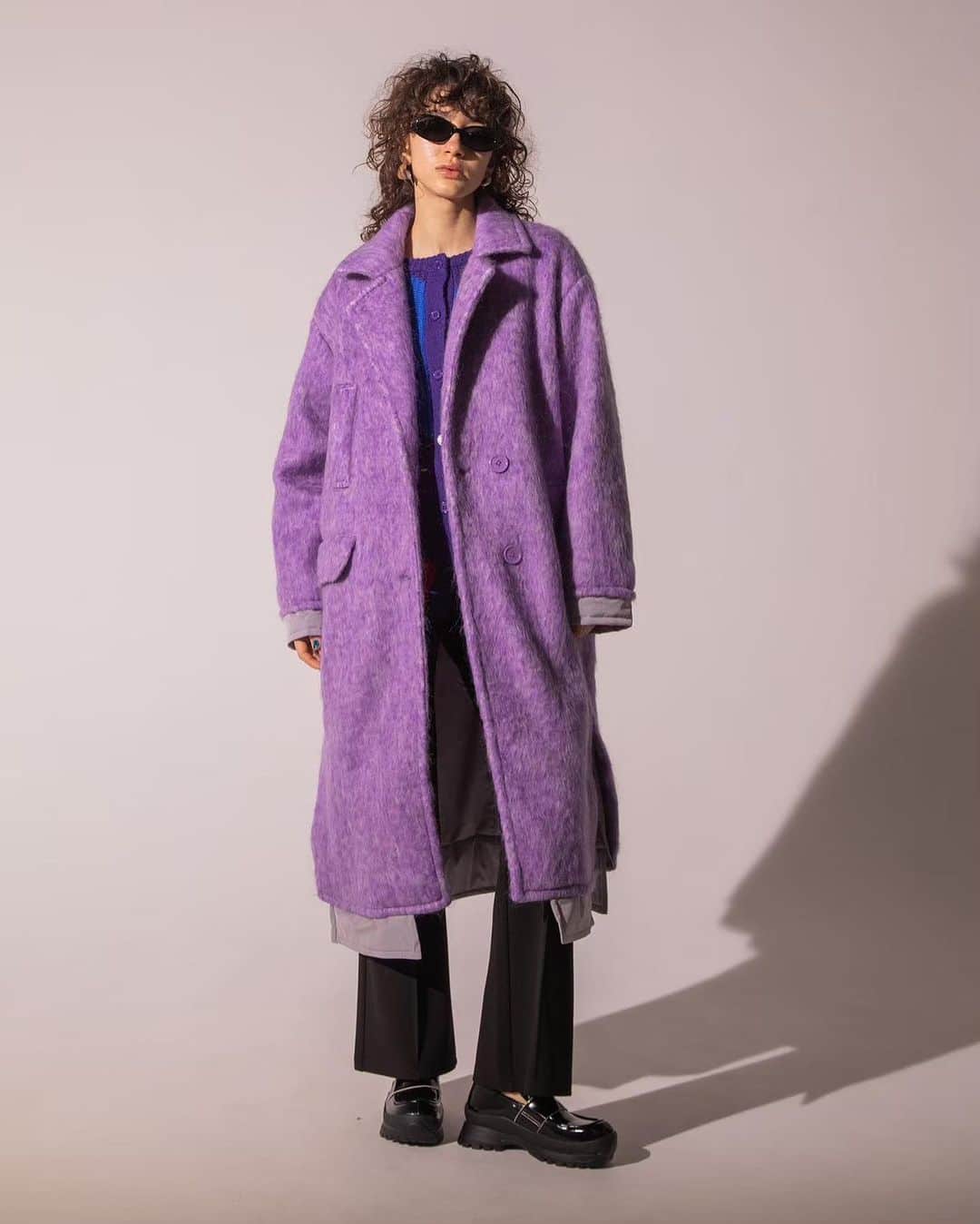 AULA AILAさんのインスタグラム写真 - (AULA AILAInstagram)「【2023 WINTER COLLECTION】  SHAGGY CHESTER COAT COLOR BLACK/PURPLE/BLUE SIZE 0 ¥42,900  ✔️AULA AILA OFFICIAL WEB STOREにて発売中」11月17日 13時52分 - aulaaila_official