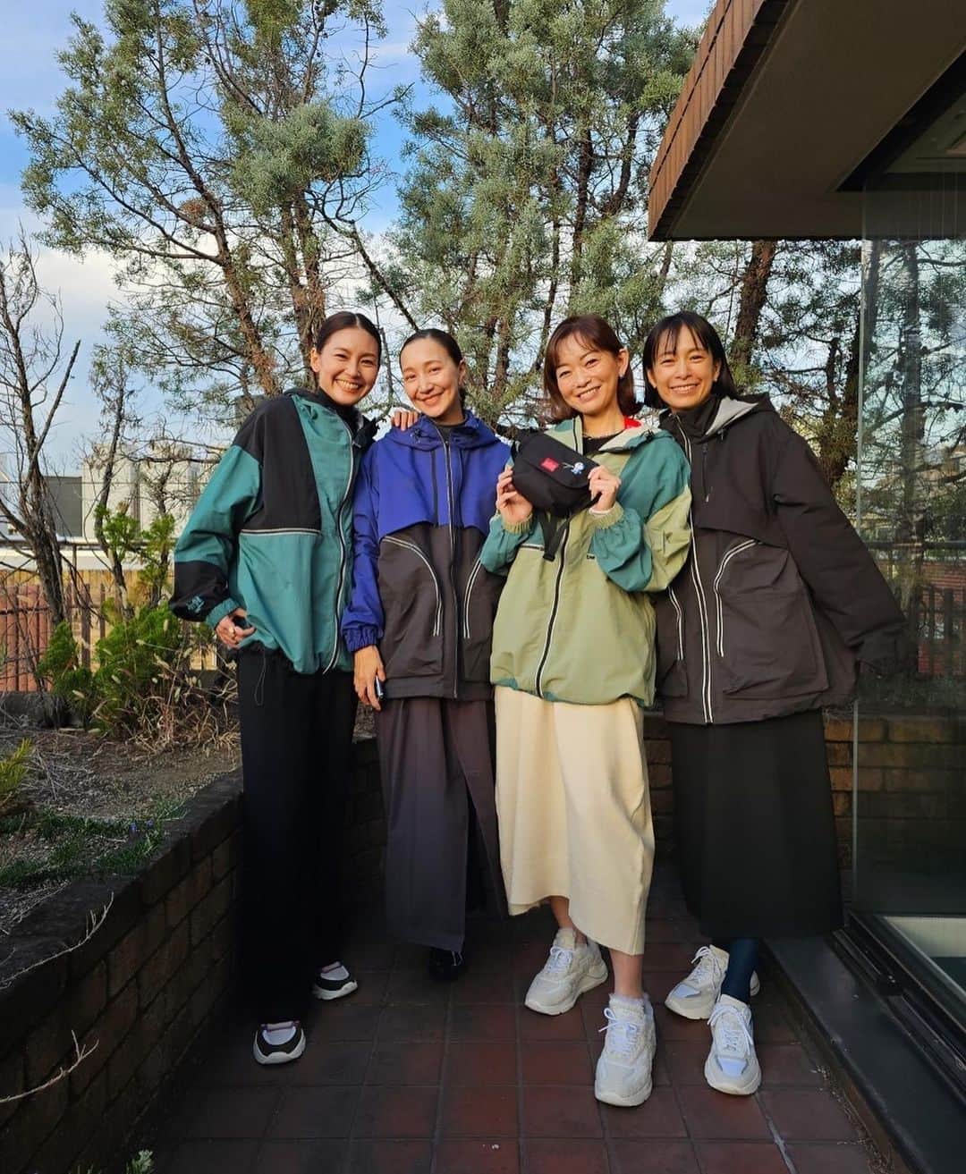 ナオさんのインスタグラム写真 - (ナオInstagram)「ManhattanPortage 2024S/Sの展示会へ  @mp_japan   使いやすそうなバッグパックやメッセンジャーバッグ ドラえもんとのコラボシリーズがとっても可愛かったです。  今回は大きくなってきた息子にバッグパックをオーダー。 私も共用しよーっと❤️  色の配色が可愛いアパレルもあってみんなであれこれたくさん試着しました。 私は写真で着用しているアウターもオーダーしましたよ♪  私はアウターを着て、息子はバックパックを背負って一緒に公園に行きたいなぁ😊 やっぱりニューヨークに行きたーい🗽  @mp_japan  #manhattanportage  #マンハッタンポーテージ #pr  #会場ではさやちゃんにも会えました @makinosaya」11月17日 13時55分 - nao_nao310