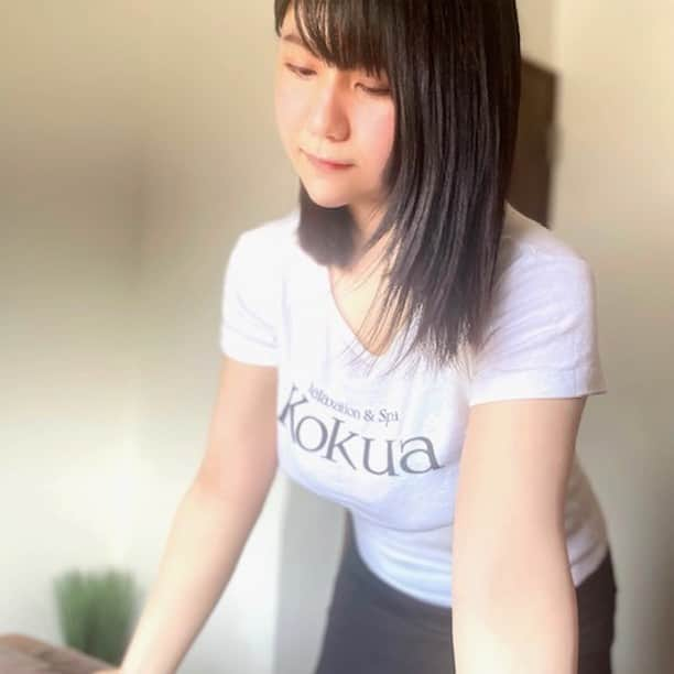 Relaxation & Spa Kokuaさんのインスタグラム写真 - (Relaxation & Spa KokuaInstagram)「今日はお天気悪くて寒いですね！ 縮こまった体をマッサージでほぐして温めませんか？ 本日最短１７：００～ご案内可能です！ ご予約お待ちしております！ 14:00～19:00　白咲すず 15:00〜23:00　山口ゆり 17:00～22:00　峰みほ  ☎07084061415 https://2.onemorehand.jp/kokua_massage/ #kokua #コクア #アロマ #マッサージ #癒し #ストレッチ #メンズマッサージ#メンズリラクゼーション #セラピスト #セラピスト募集 #渋谷 #東京 #shibuya #tokyo #massage   #恵比寿 #リラクゼーション #脱毛 #メンズ脱毛 #男性脱毛 #vio脱毛 #美容男子 #隠れ家サロン #男の隠れ家 #リラクゼーション店 #スパ」11月17日 13時55分 - kokua_insta