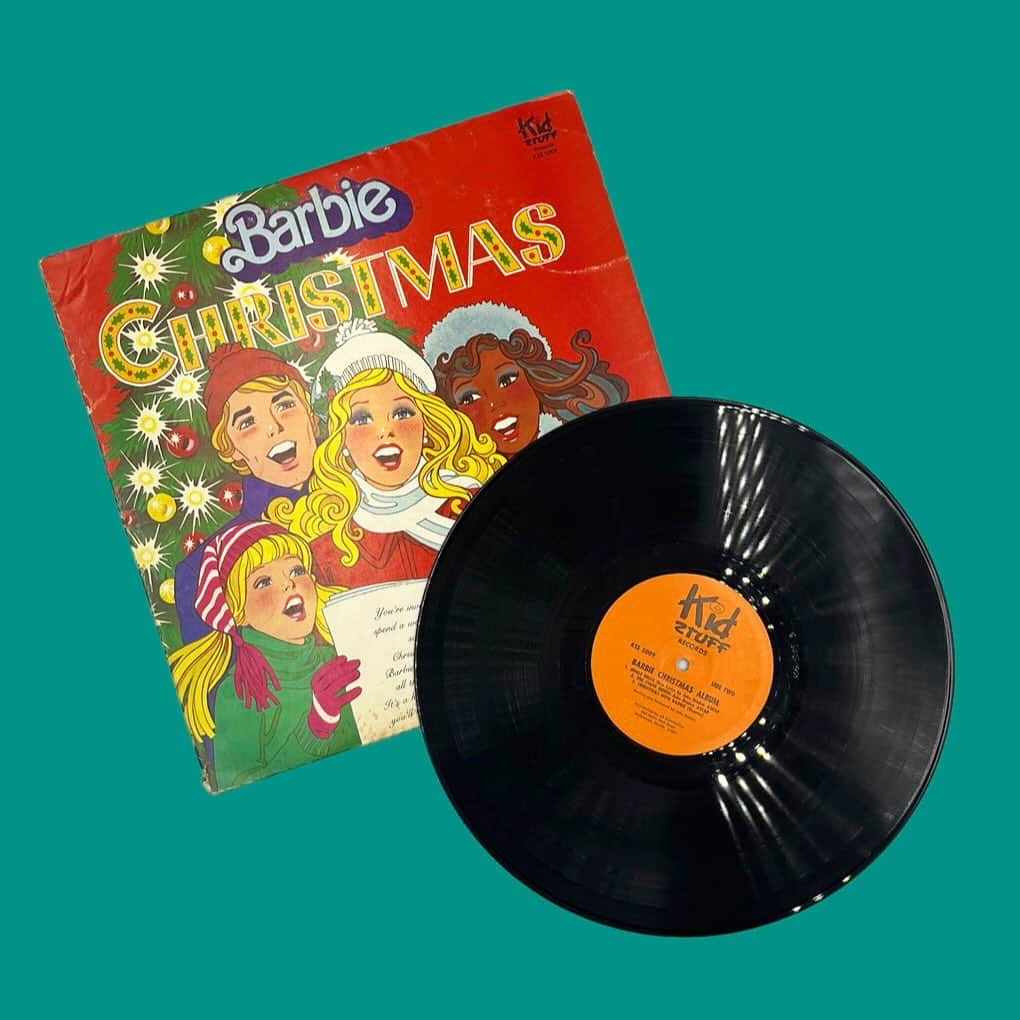おもちゃやSPIRALのインスタグラム：「1981 Barbie  Christmas Record入荷しました🎄  Christmas Displayに是非✨」
