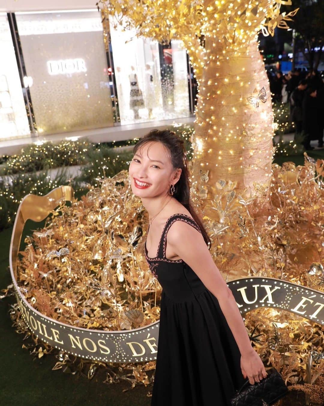 大政絢さんのインスタグラム写真 - (大政絢Instagram)「Dior🦋✨ Holiday event   OMOTESANDO CROSSING PARK  イルミネーション輝く華やかなPOPUPにお邪魔してきました！店内もバタフライが散りばめられていてDiorらしい繊細さに終始ときめいておりました⭐️  12/25まで開催しているので皆様も是非😊  @Dior #DiorCruise #ディオール #ディオールホリデーポップアップ #ディオールファインジュエリー #PR」11月17日 14時14分 - aya_omasa_official