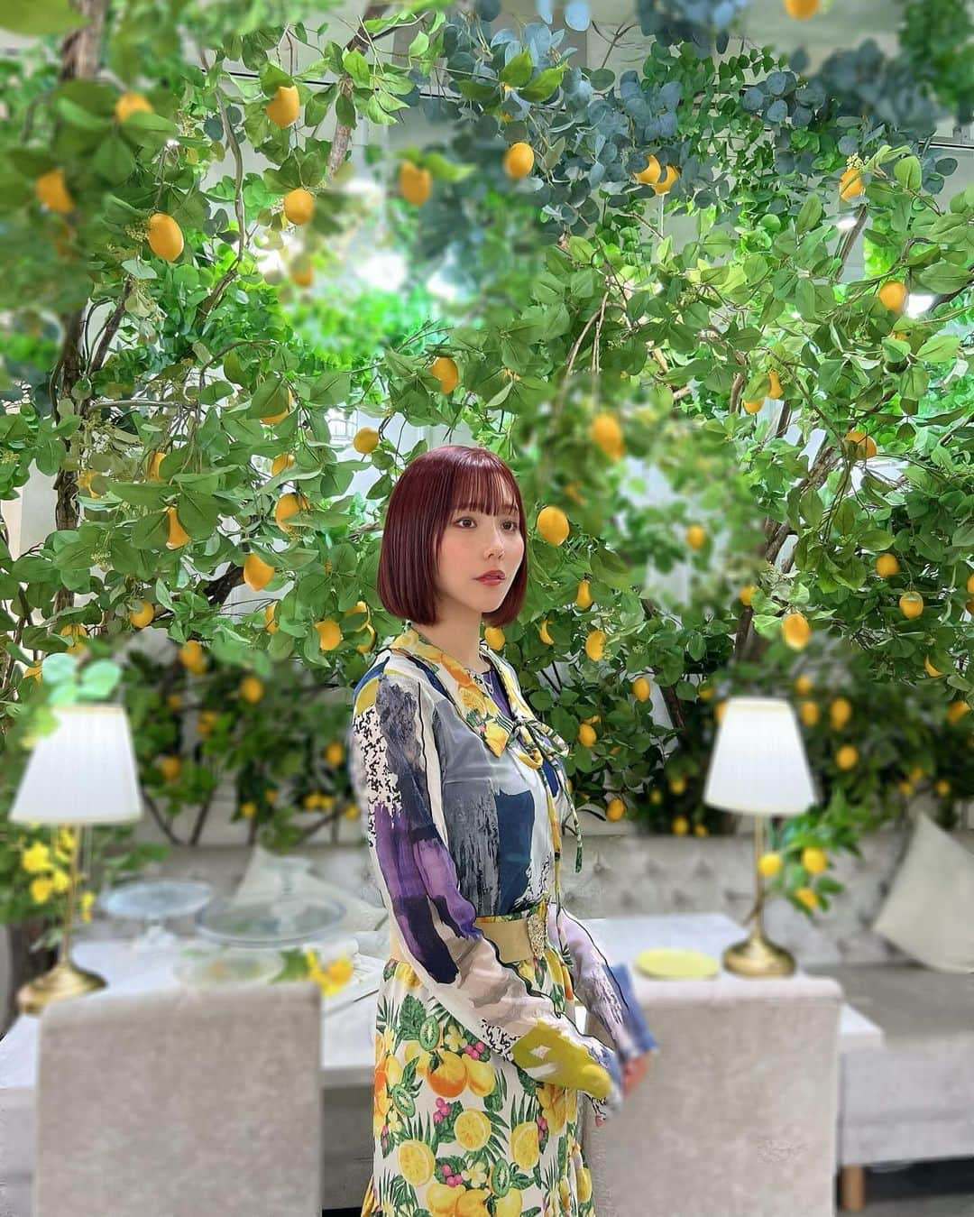 神成藍子さんのインスタグラム写真 - (神成藍子Instagram)「レモンコーデ🍋💛💚 襟とスカートを自作しました🪡 可愛すぎるレモンの柄の布を使ったんだけど、このままじゃ秋には鮮やかすぎたから染色してくすませたよ☕️ スカートもう少しフワッとしても良かったかも🥹🥹🥹🥹  #🍋 #レモンコーデ #手作り服 #ファッション #服飾学生」11月17日 14時15分 - kanna_nijimura